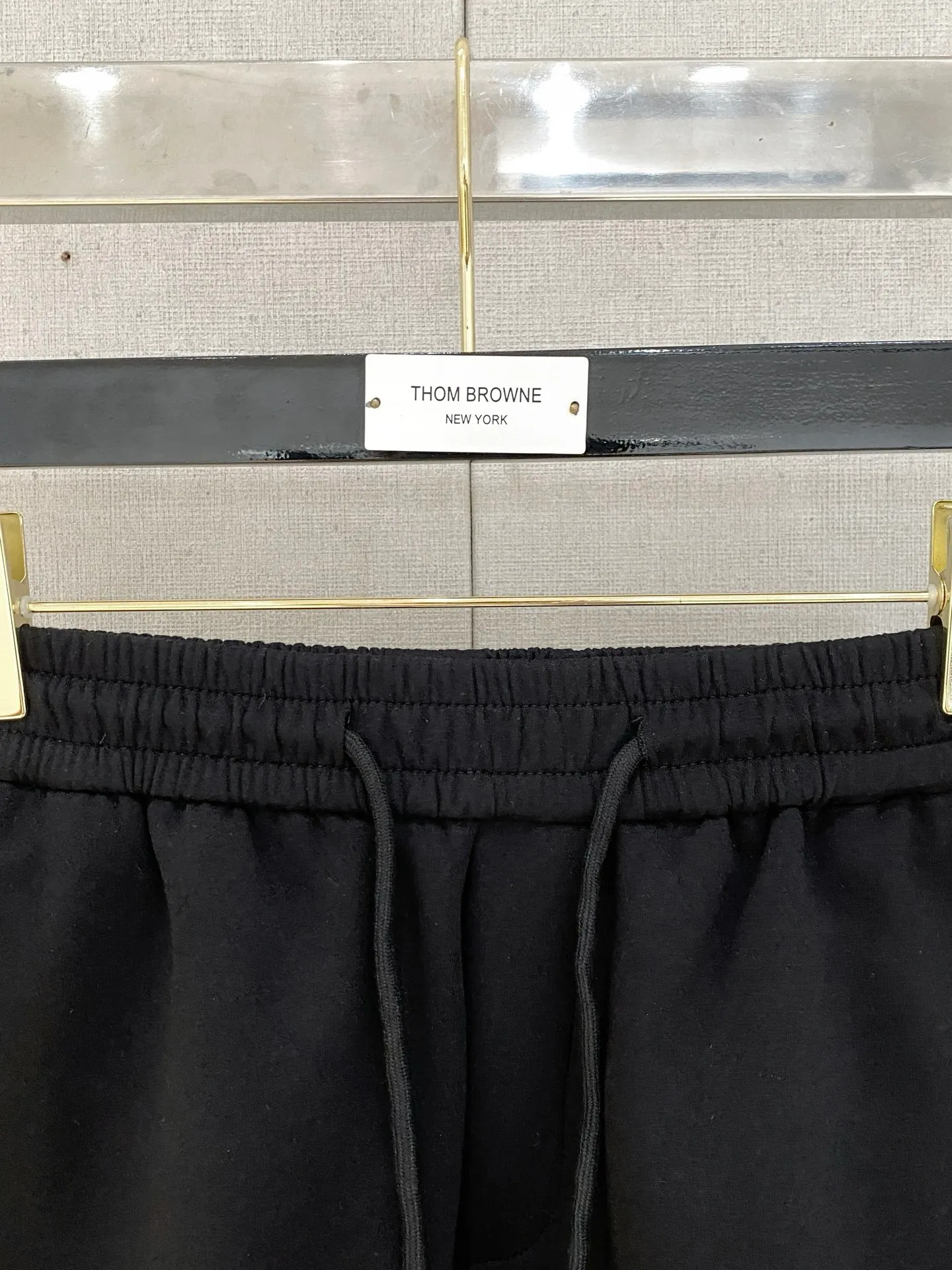 P230 🆕Moncler 2025 new pure cotton men's casual shorts, advanced custom-made breathable fabrics, extremely breathable, elastic and comfortable, with impeccable details, top-grade accessories, original logo design concept, delicate and soft feel! The upper body fit is awesome! Size: M-XXXL Please state your height and weight when ordering