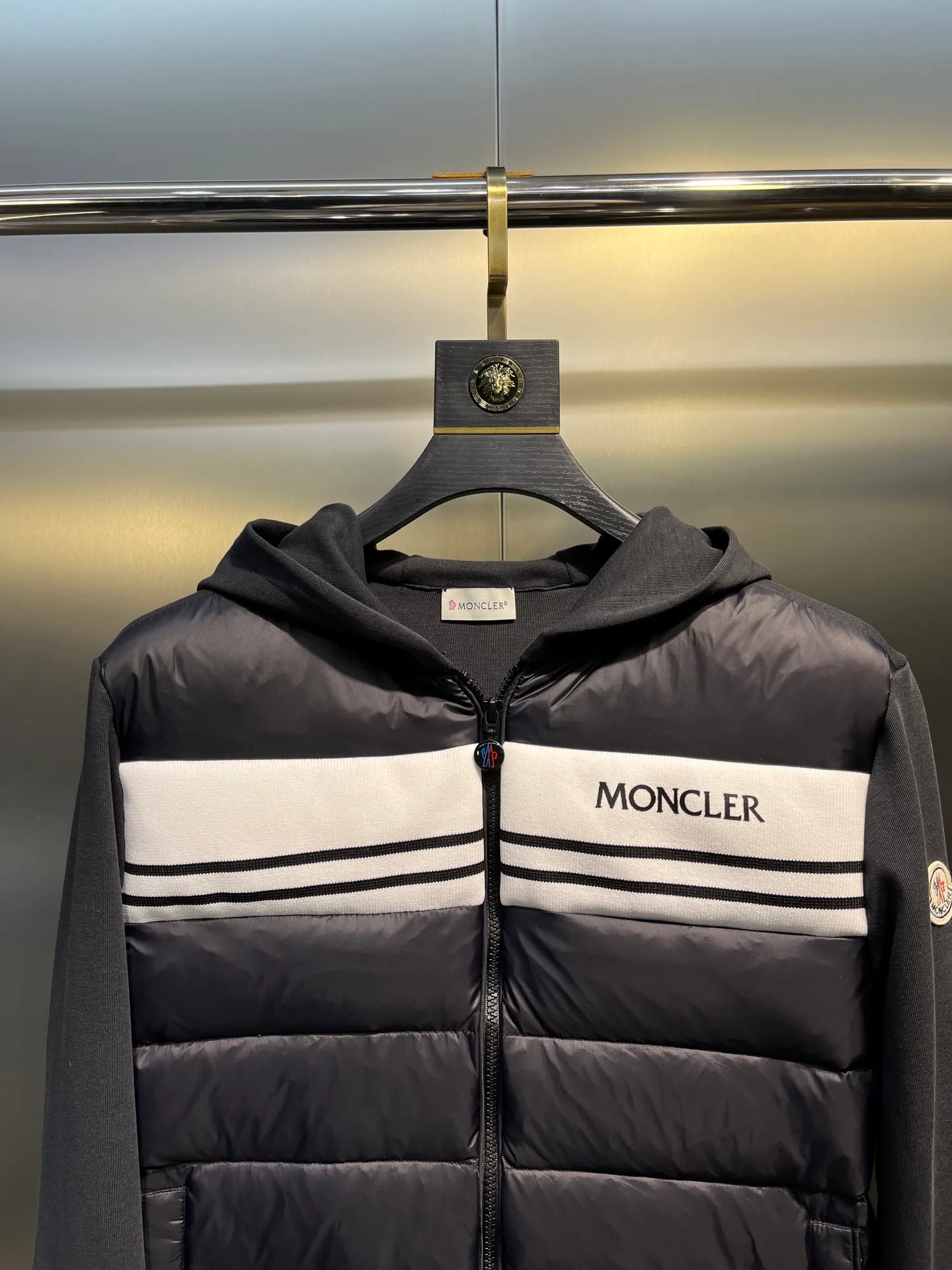 P700 moncler 🌟Mongolian knitted splicing down jacket 2025 autumn and winter new model Original customized hardware accessories are all imported Original customization Welcome to compare Absolutely high quality Made of top 95 white duck down Super soft Filled with fluffy and full feathers Super heavy workmanship Fabric workmanship and perfect version Note that the fabric is super comfortable Exclusive model Non-market goods Same style for men and women Size: m-xxl