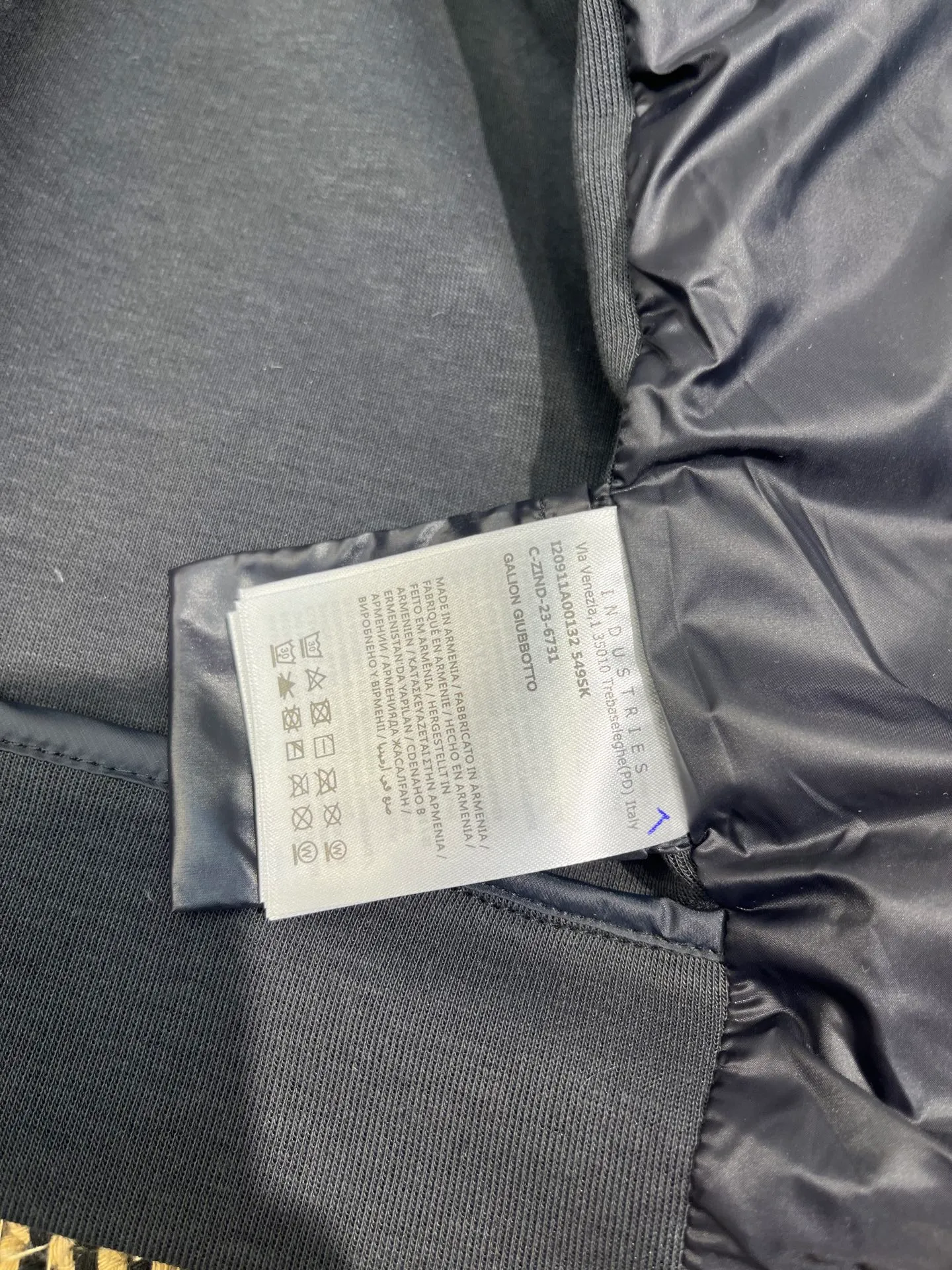 P700 moncler 🌟Mongolian knitted splicing down jacket 2025 autumn and winter new model Original customized hardware accessories are all imported Original customization Welcome to compare Absolutely high quality Made of top 95 white duck down Super soft Filled with fluffy and full feathers Super heavy workmanship Fabric workmanship and perfect version Note that the fabric is super comfortable Exclusive model Non-market goods Same style for men and women Size: m-xxl