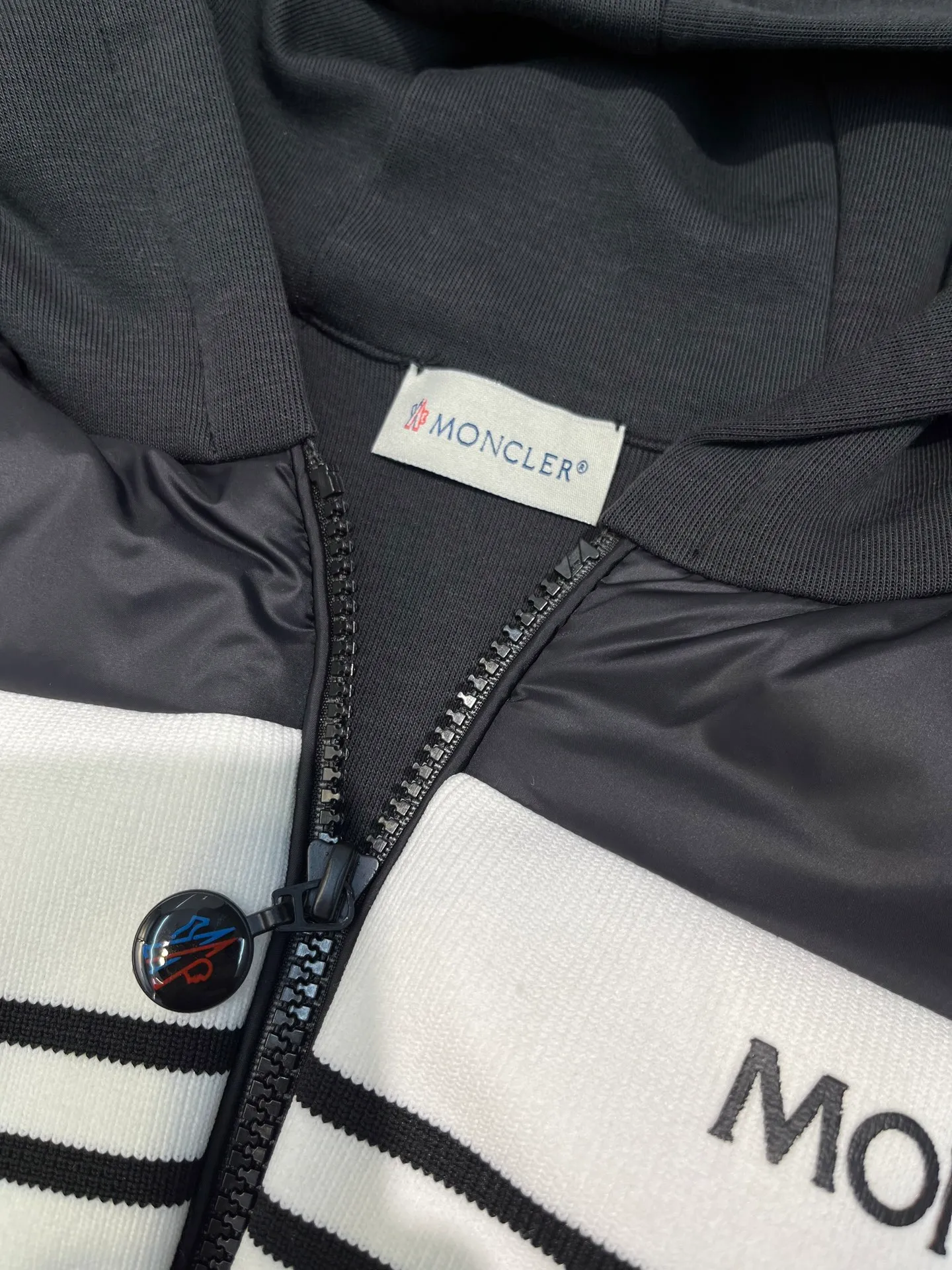 P700 moncler 🌟Mongolian knitted splicing down jacket 2025 autumn and winter new model Original customized hardware accessories are all imported Original customization Welcome to compare Absolutely high quality Made of top 95 white duck down Super soft Filled with fluffy and full feathers Super heavy workmanship Fabric workmanship and perfect version Note that the fabric is super comfortable Exclusive model Non-market goods Same style for men and women Size: m-xxl
