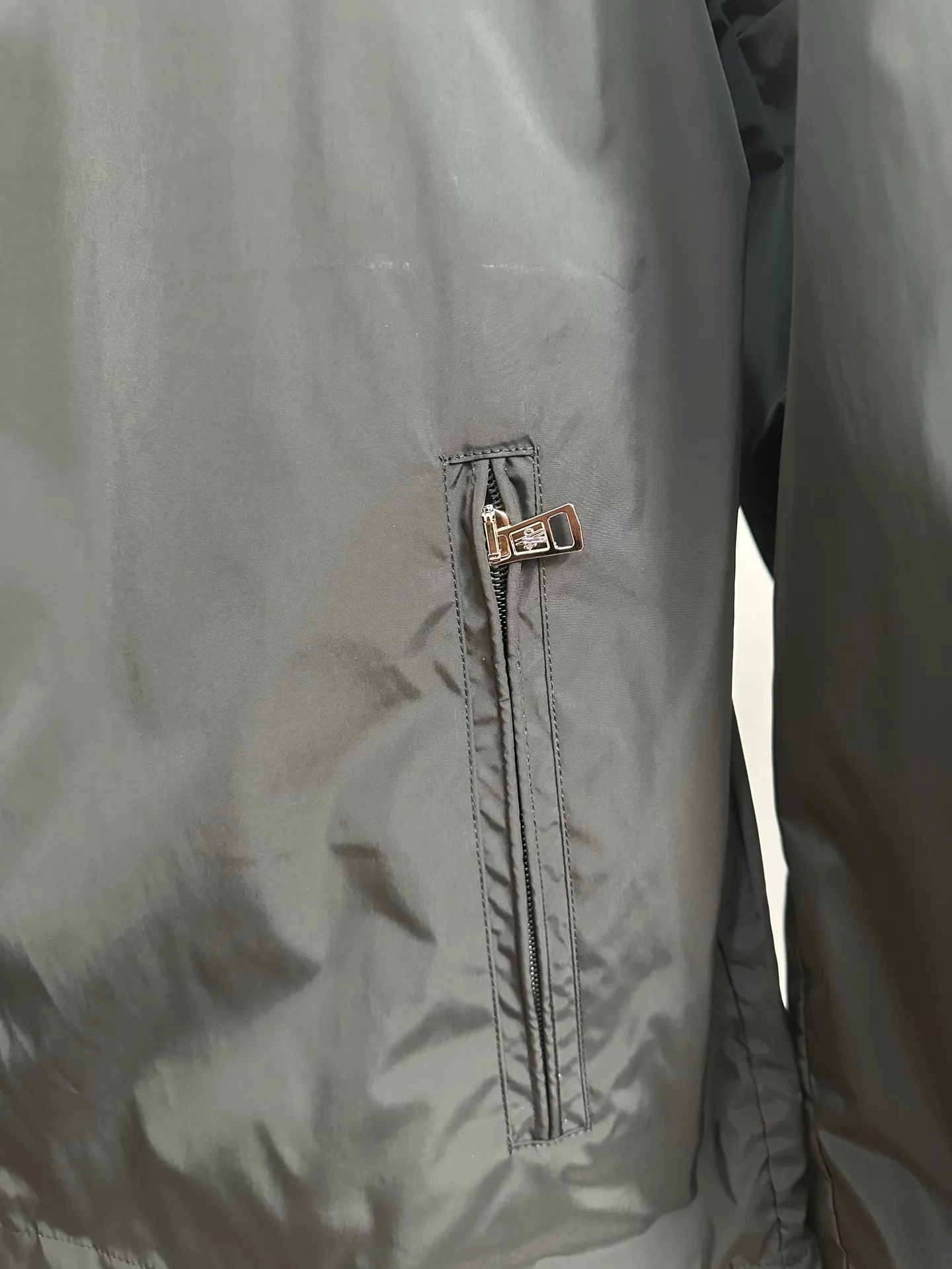 P420 💰Moncler/Moncler/Mask/Stand-collar Jacket/Water-repellent original fabric with rubberized coating for water-repellent effect, customized fabric is stiff, soft and not rigid. Non-market rubber coated kind of very hard and rigid fabric, hardware original customized logo one to one, dual chip sensor: armband, wash mark, armband pure cashmere original customized top embroidery real cashmere Cashmere label closest to the genuine product (reject fake cashmere/prevent cashmere labels from being fake at first sight) Color: Black Size: M-2XL