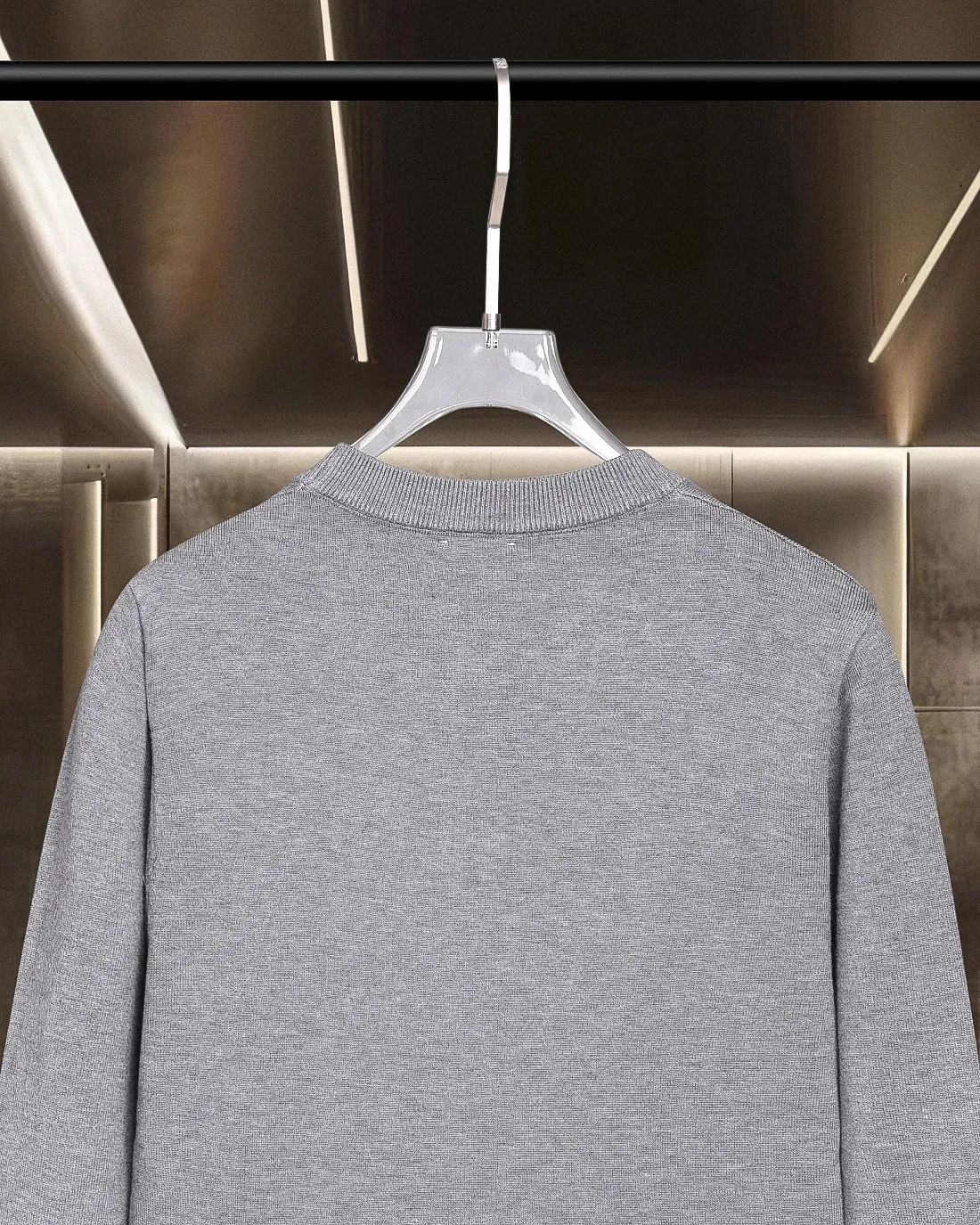 P236 Moncler/muzzle 25Fw classic chest Logo letter badge logo casual knitted pullover sweater 2025FW official website new original fabric official same style Selected sweater customization Imported wool fabric High-end version, counter custom fabric High breathability and comfort, exquisite workmanship, impeccable detail processing, ✅ custom logo engraved buttons, three labels complete. Brand element design concept reflects high quality. It feels delicate and soft! Presenting a casual cut, the upper body shape is great 🐍 Color; black, white and gray Size: M-XXXL