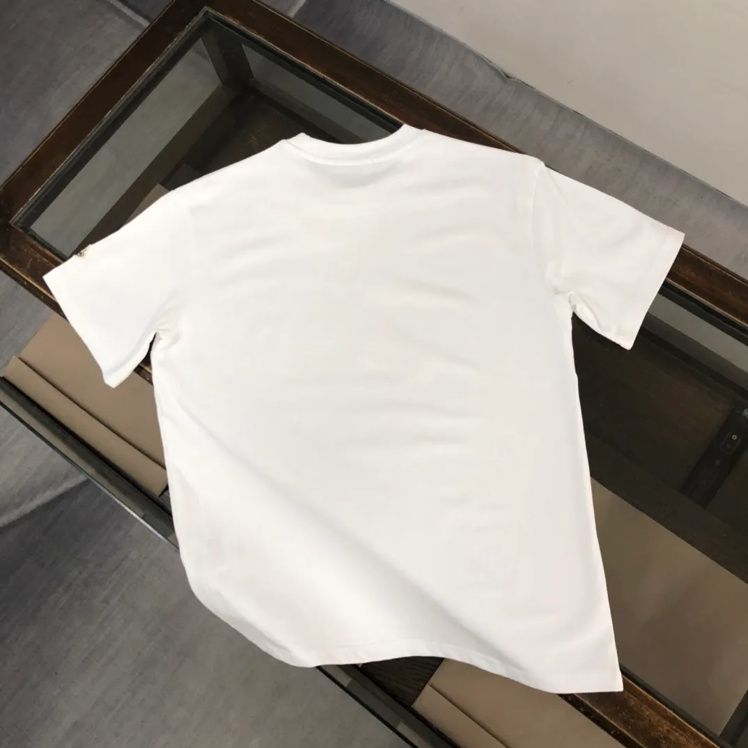 P160 🔥MONCLER New style, customized high-end ready-to-wear! Fashionable and trendy casual short-sleeved T-shirt, gentle, soft, delicate, skin-friendly, comfortable and cool, the chest pattern is stylish and full of vitality! A fashionable and versatile must-have! Color: black white Size: S～XL (loose version, please state your height and weight when placing an order)