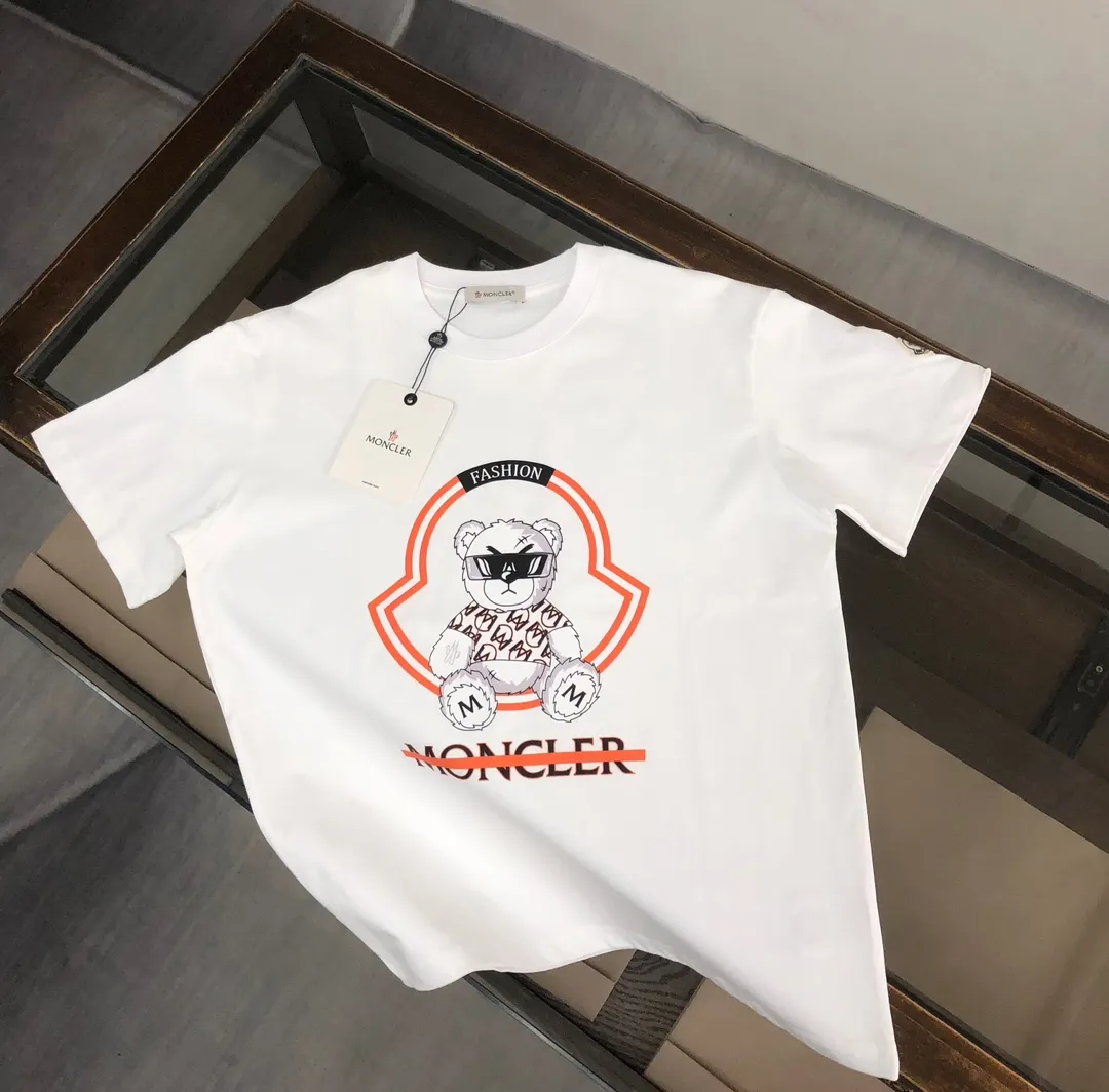 P160 🔥MONCLER The latest short-sleeved T-shirt for couples ~ Brand new element bear print design ~ The fabric upper body is comfortable and breathable, not stiff, slim cut, made of high-end custom-made pure cotton fabric! The upper body is comfortable and stylish, and it can be worn alone as an inner layer. It is a must-have for fashionistas! ! ! Color: black white Size: S～XL (loose version, please state your height and weight when placing an order)