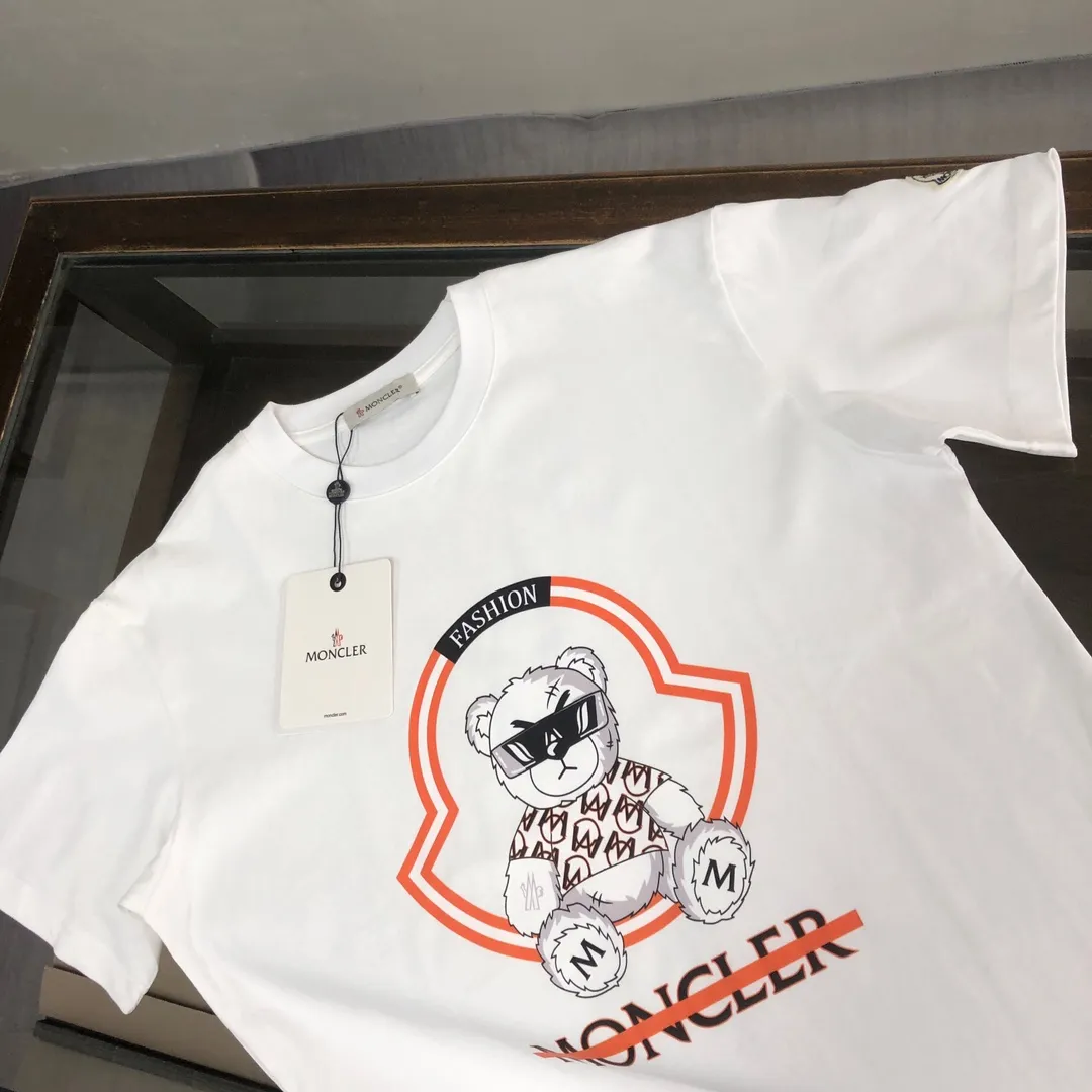 P160 🔥MONCLER The latest short-sleeved T-shirt for couples ~ Brand new element bear print design ~ The fabric upper body is comfortable and breathable, not stiff, slim cut, made of high-end custom-made pure cotton fabric! The upper body is comfortable and stylish, and it can be worn alone as an inner layer. It is a must-have for fashionistas! ! ! Color: black white Size: S～XL (loose version, please state your height and weight when placing an order)