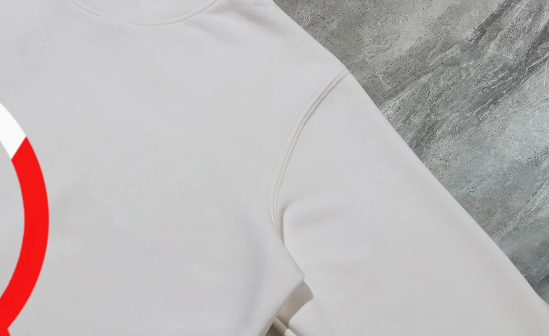 P210 High-version sweatshirt) [Long-term stock] 〖𝐌𝐎𝐍𝐂𝐋𝐄𝐑~Mask〗 Made of 440g heavy-weight fabric. It is different from the market currency. It can be matched with any variety and is properly handsome. 😎The whole dress is made of double waistcoats. The double waistcoats make the whole dress more three-dimensional. Not ordinary factories can do such fine work. 2025 Spring runway version of the T stage, on sale at the counter, round neck terry sweatshirt, high-end double-strand pure cotton, custom-made stretch ribs, dyed in the same vat, complete with three standards, matched with exquisite embroidered LOGO on the chest, simple and advanced, same style for men and women. Color: black, apricot, white, size: S M L XL 2XL