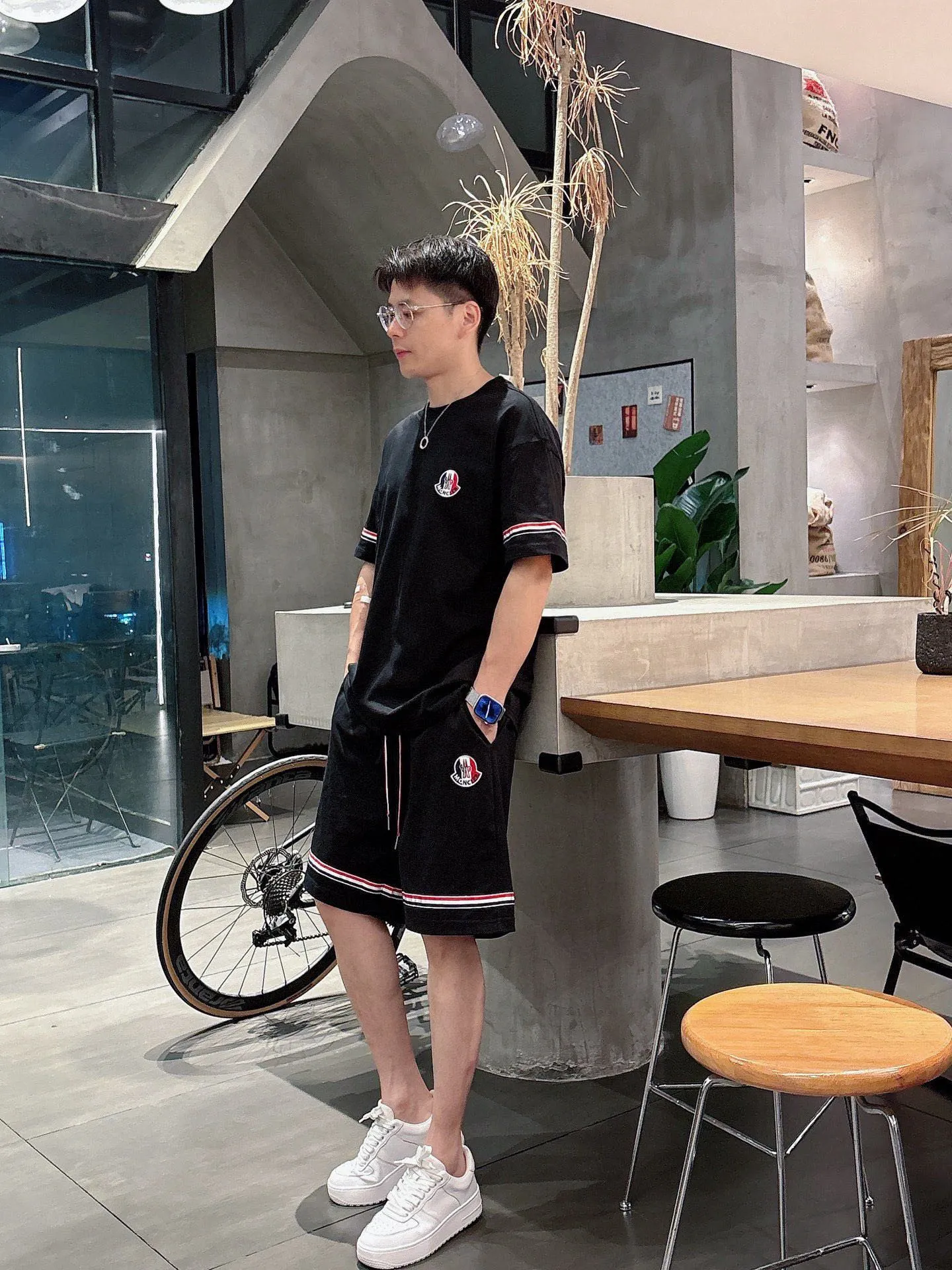 P560 Brand [MONCLER Mouth Covered] 2025 round neck short-sleeved shorts suit. The pure cotton fabric upper body will not be stuffy, the smooth and comfortable skin-friendly effect is more breathable, the fabric has its own texture, classic logo technology, a new interpretation from a unique angle, the first choice for fashion and versatility! Size: M-3XL (maximum wear: 190 pounds)