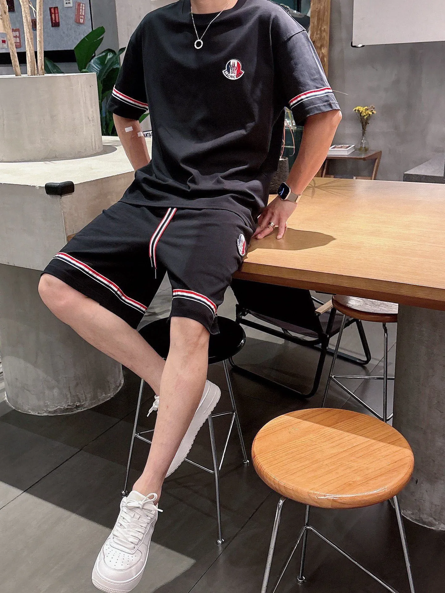 P560 Brand [MONCLER Mouth Covered] 2025 round neck short-sleeved shorts suit. The pure cotton fabric upper body will not be stuffy, the smooth and comfortable skin-friendly effect is more breathable, the fabric has its own texture, classic logo technology, a new interpretation from a unique angle, the first choice for fashion and versatility! Size: M-3XL (maximum wear: 190 pounds)