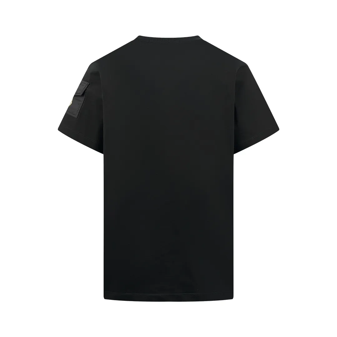 P220 Moncler logo patch pocket short sleeves. Customized Tencel Moiré plain fabric. Soft and delicate. Comfortable and close to the skin. Iconic and eye-catching Moncler print embellishes the front. The sleeves are decorated with badge patch pockets. Inheriting the long history of the brand and interpreting simple luxury. Fashion and taste coexist, showing unique charm. Process 1: Thick plate printing. Use a thick plate printing machine to convert the design pattern into a printable template. The pattern is printed layer by layer on the textile through pressure. The entire printing process requires 5 to 6 moldings. Process 2: The fabrics have been washed and have a better feel. Not easy to deform, not easy to shrink, not easy to fade, and maintain long-term beauty. Accessories: Customized 1:1 Moncler embroidered logo Customized 1:1 Moncler snap button Customized 1:1 Moncler trademark Version: Loose version Size: S M L XL Style number: 25134