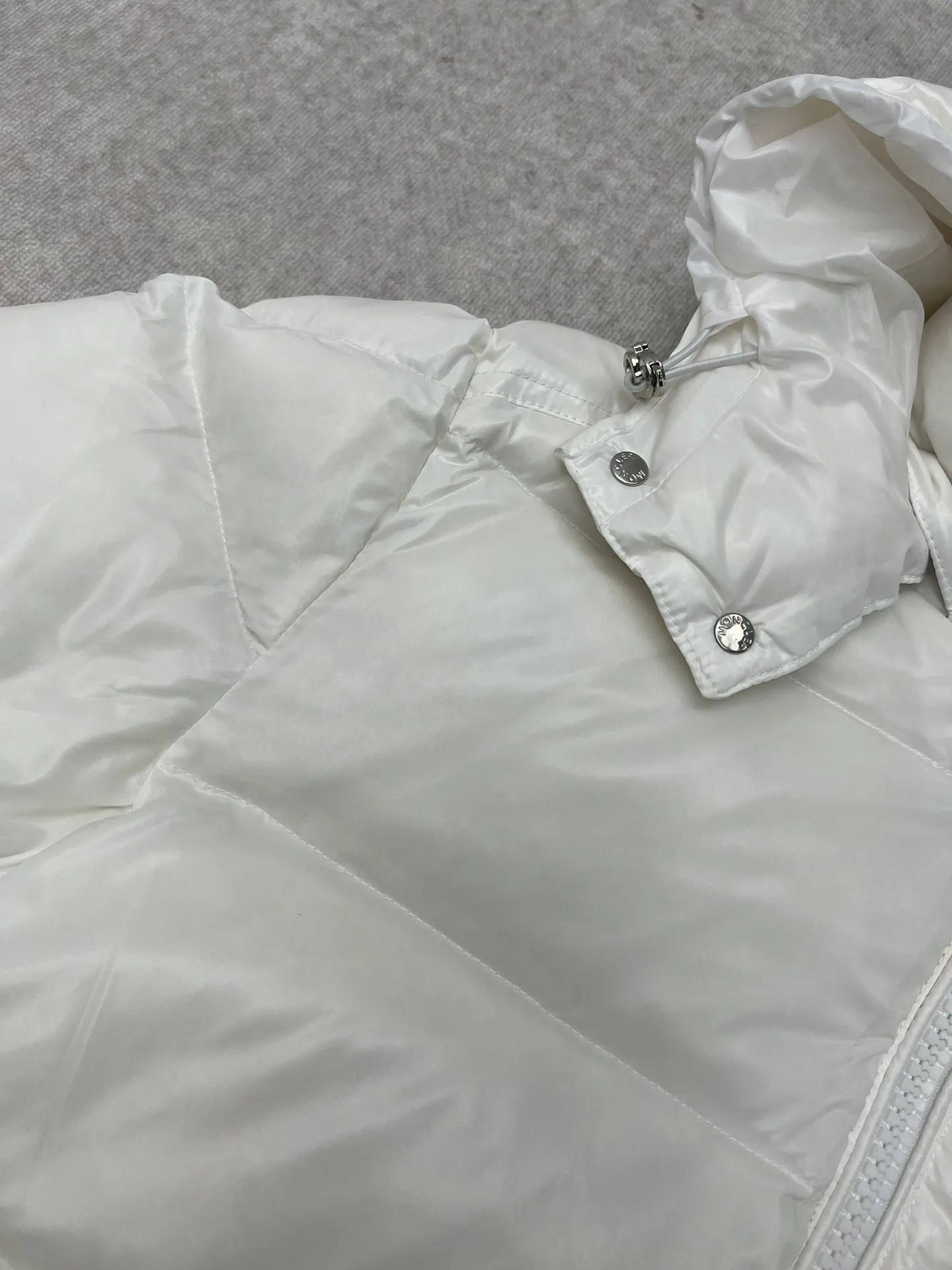 P870 25ss new Maya series Moncler Maya Hooded Short Down Jacket solid color detachable hood zipper short long-sleeved down jacket high version code number: 1.2.3.4.5.