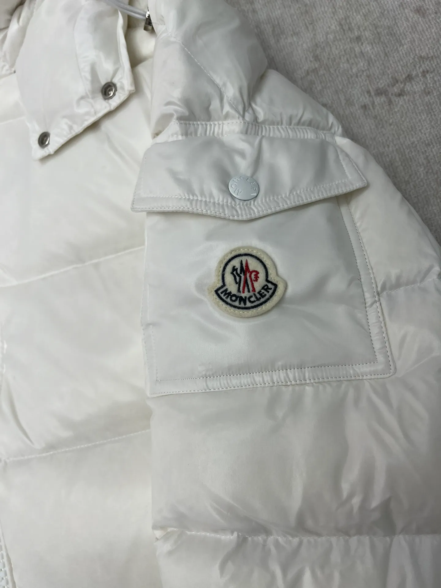 P870 25ss new Maya series Moncler Maya Hooded Short Down Jacket solid color detachable hood zipper short long-sleeved down jacket high version code number: 1.2.3.4.5.