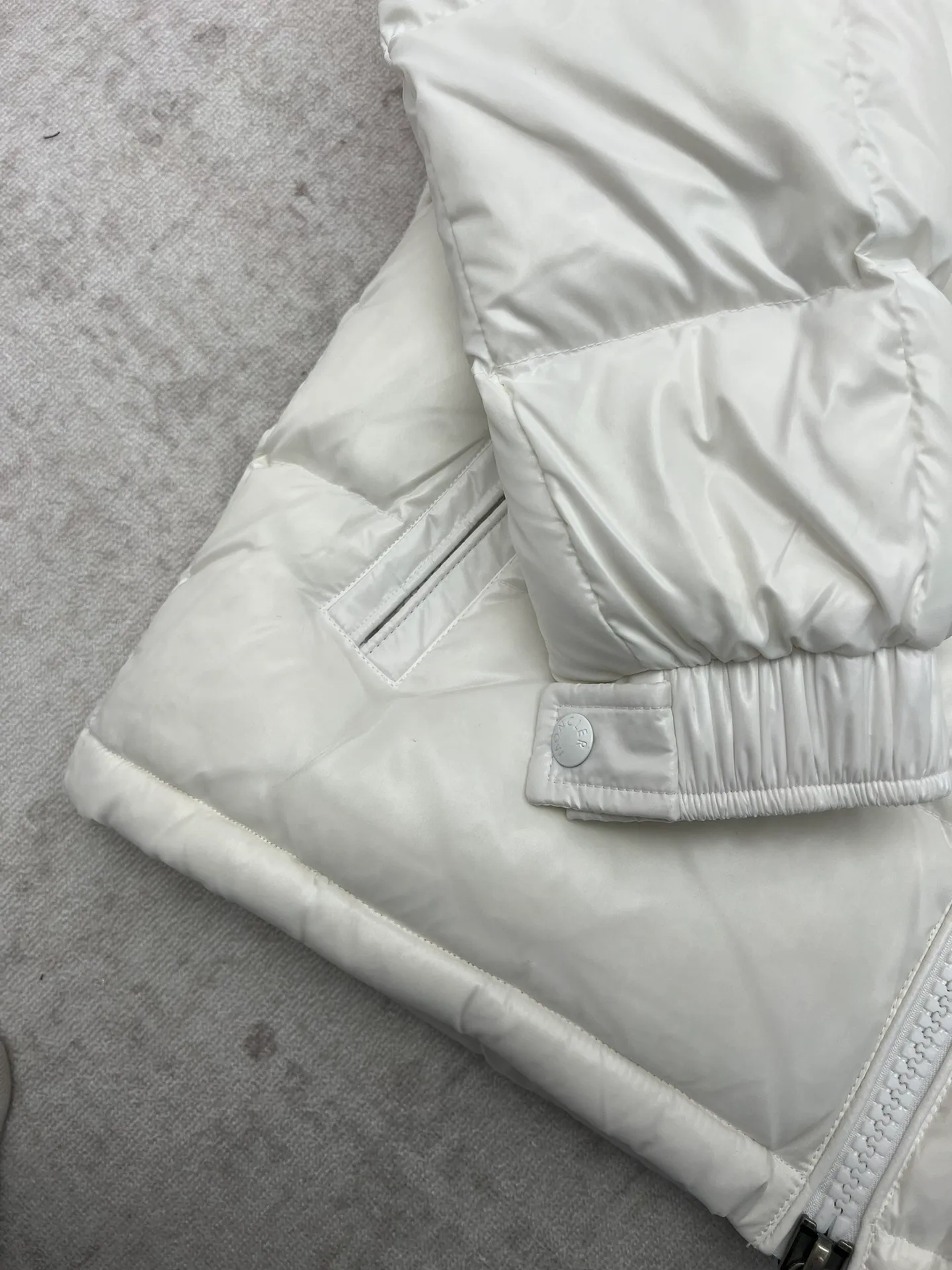 P870 25ss new Maya series Moncler Maya Hooded Short Down Jacket solid color detachable hood zipper short long-sleeved down jacket high version code number: 1.2.3.4.5.