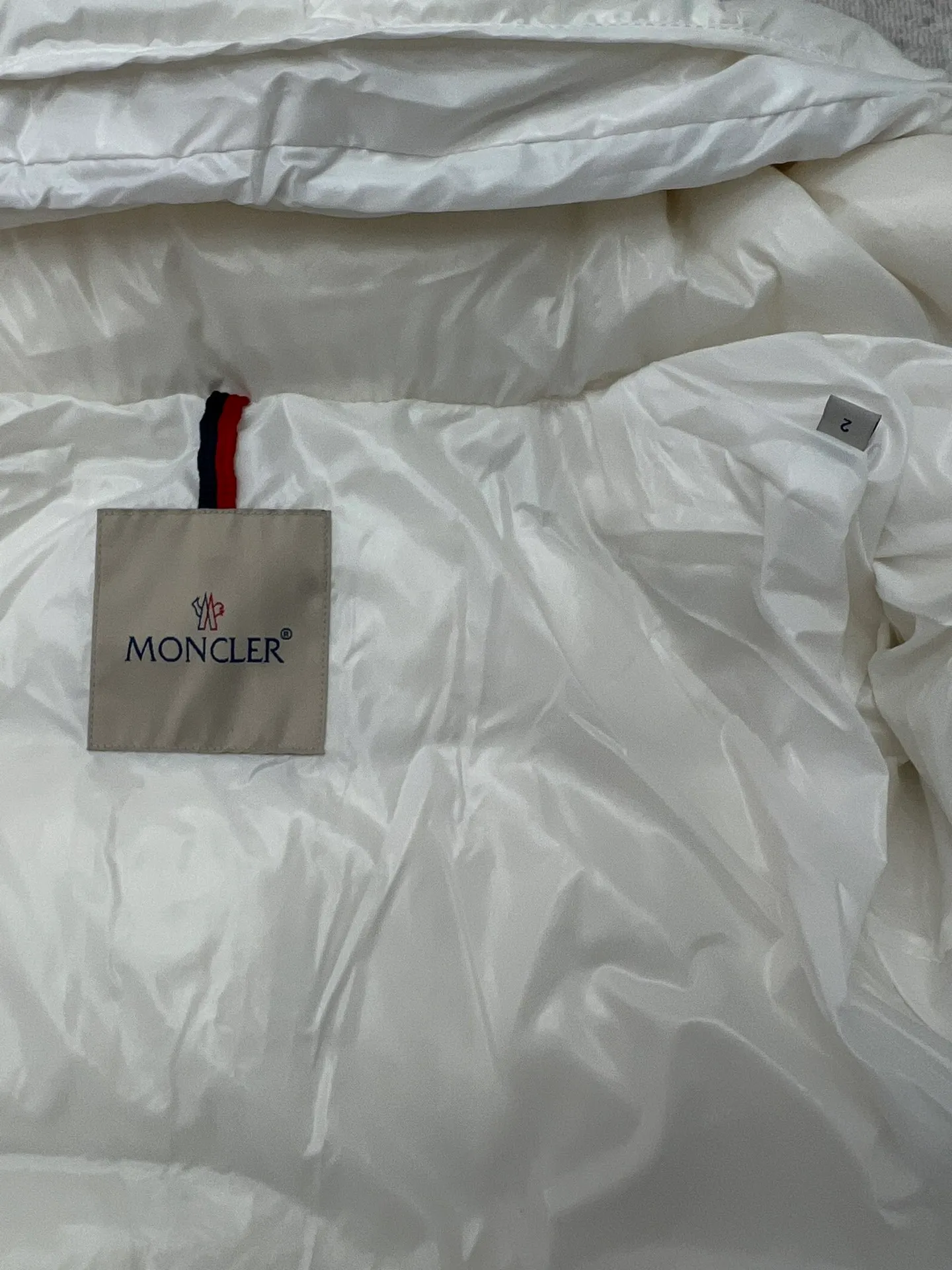 P870 25ss new Maya series Moncler Maya Hooded Short Down Jacket solid color detachable hood zipper short long-sleeved down jacket high version code number: 1.2.3.4.5.