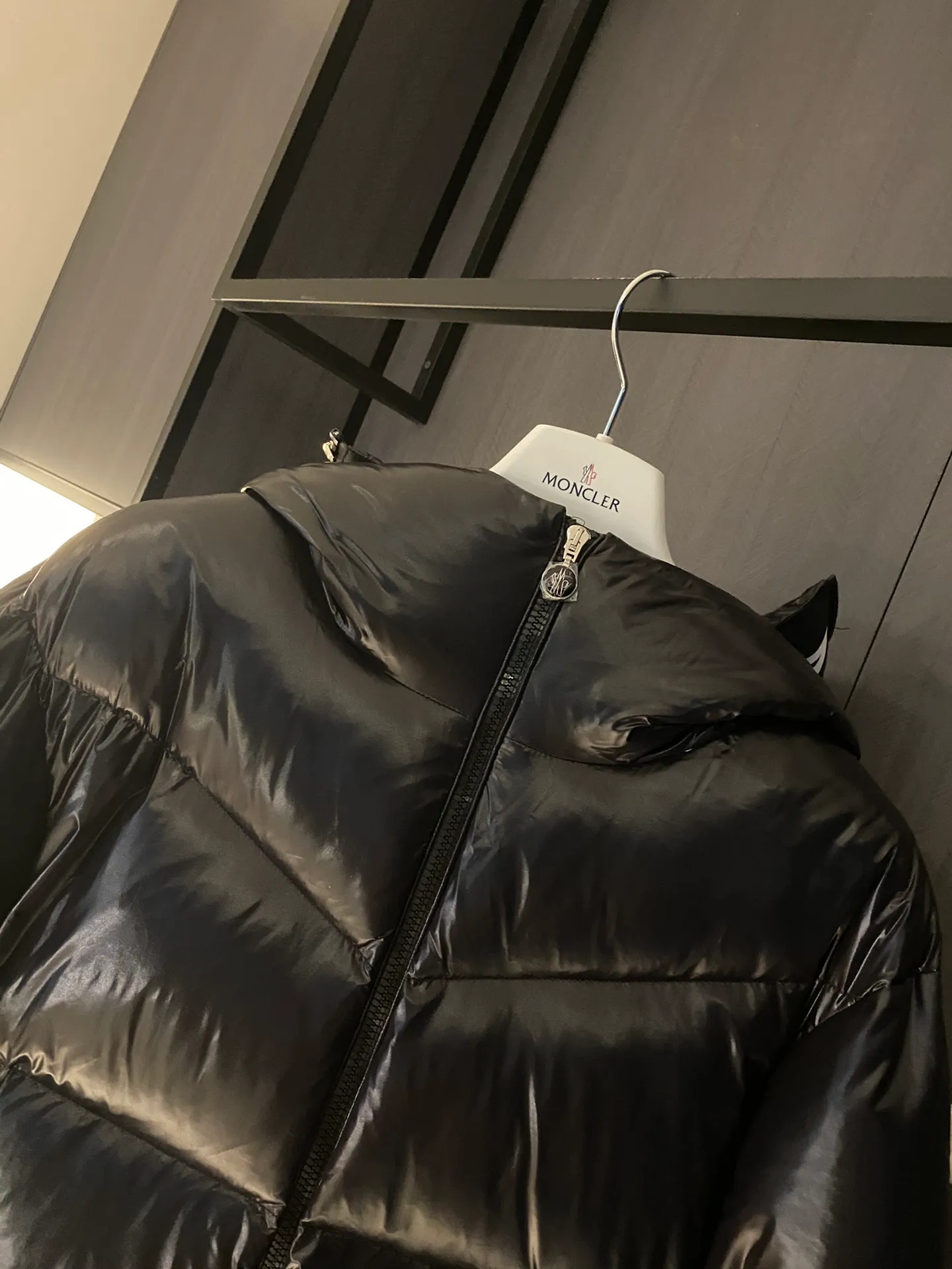 P1000 [moncler] M's new autumn and winter Huppe series women's short down jacket, original custom-made weatherproof nylon fabric, the brim design can be opened to classic logo design, the cuffs are equipped with zippers to change the shape at will, the new national standard 90 goose down filling inside, first-class down filling, high version, 1234