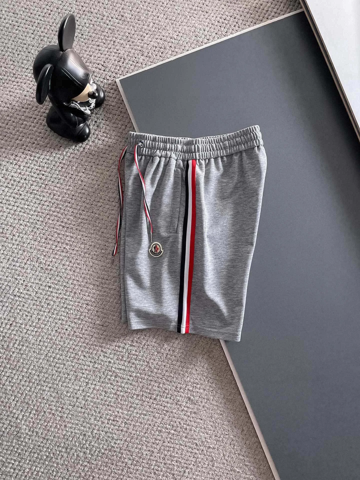 P560 Brand [MONCLER Mouth Covered] 2025 round neck short-sleeved shorts suit. The pure cotton fabric upper body will not be stuffy, the smooth and comfortable skin-friendly effect is more breathable, the fabric has its own texture, classic logo technology, a new interpretation from a unique angle, the first choice for fashion and versatility! Size: M-3XL (maximum wear: 190 pounds)