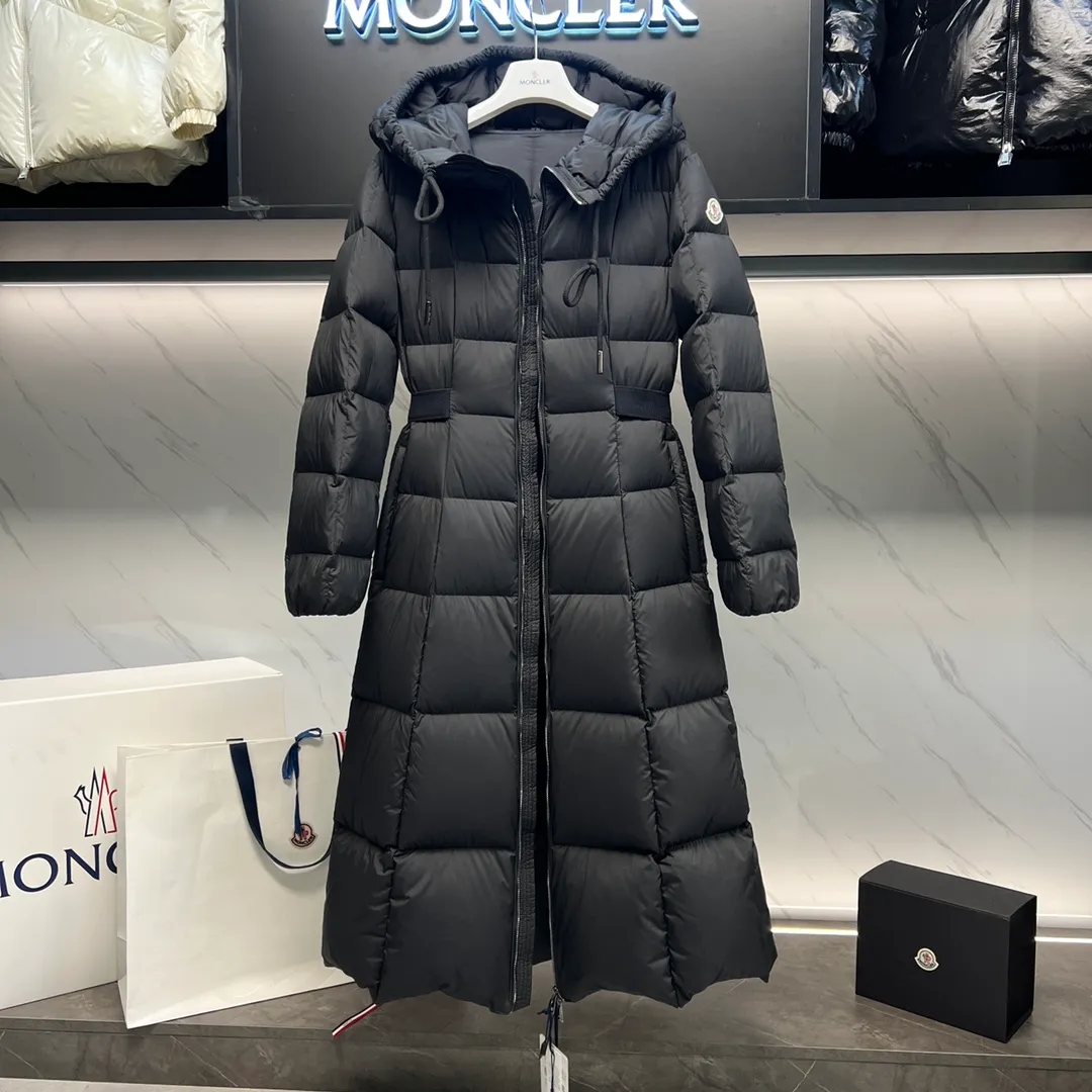 P1040 Premium down ⬆️Moncler winter new product Faucon long women's down jacket jacket (⚠️Special grade goose down filling, tag barcode model number corresponds to the official website, tag has built-in NFC inductive anti-counterfeiting, this filling technology is in the skirt, super downy one) The hot style Faucon women's long down jacket is a must-have for the fugitive princess. It interprets the classic item in a new proportion, showing impeccable fashion style. Product Details The Faucon long down jacket is made of polyester fabric and has a slim, wide silhouette with a nipped-in waist. The Longue saison lining is lightweight and the three-dimensional hood adds a finishing touch to the style. Made of polyester fabric •Longue saison lining •Down filling •Adjustable hood •Zip closure •Zip pockets •Elastic waist •Logo patch Size: 1-4 Fairy Style