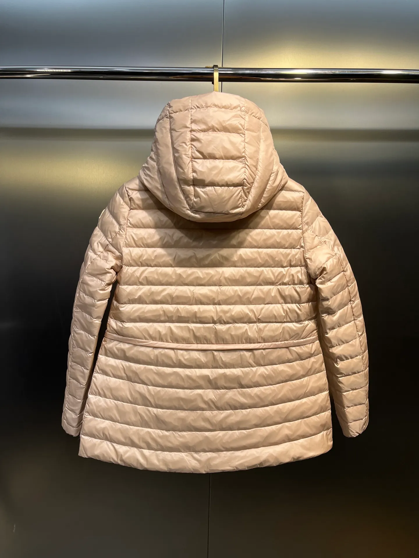 P660 moncler raie 🌟 Lightweight hooded parka down jacket with hanging effect😍 90 national standard large white duck down, 200 grams of down filling, two layers of anti-run velvet gallbladder, exquisite hardware and exquisite workmanship size: 1234