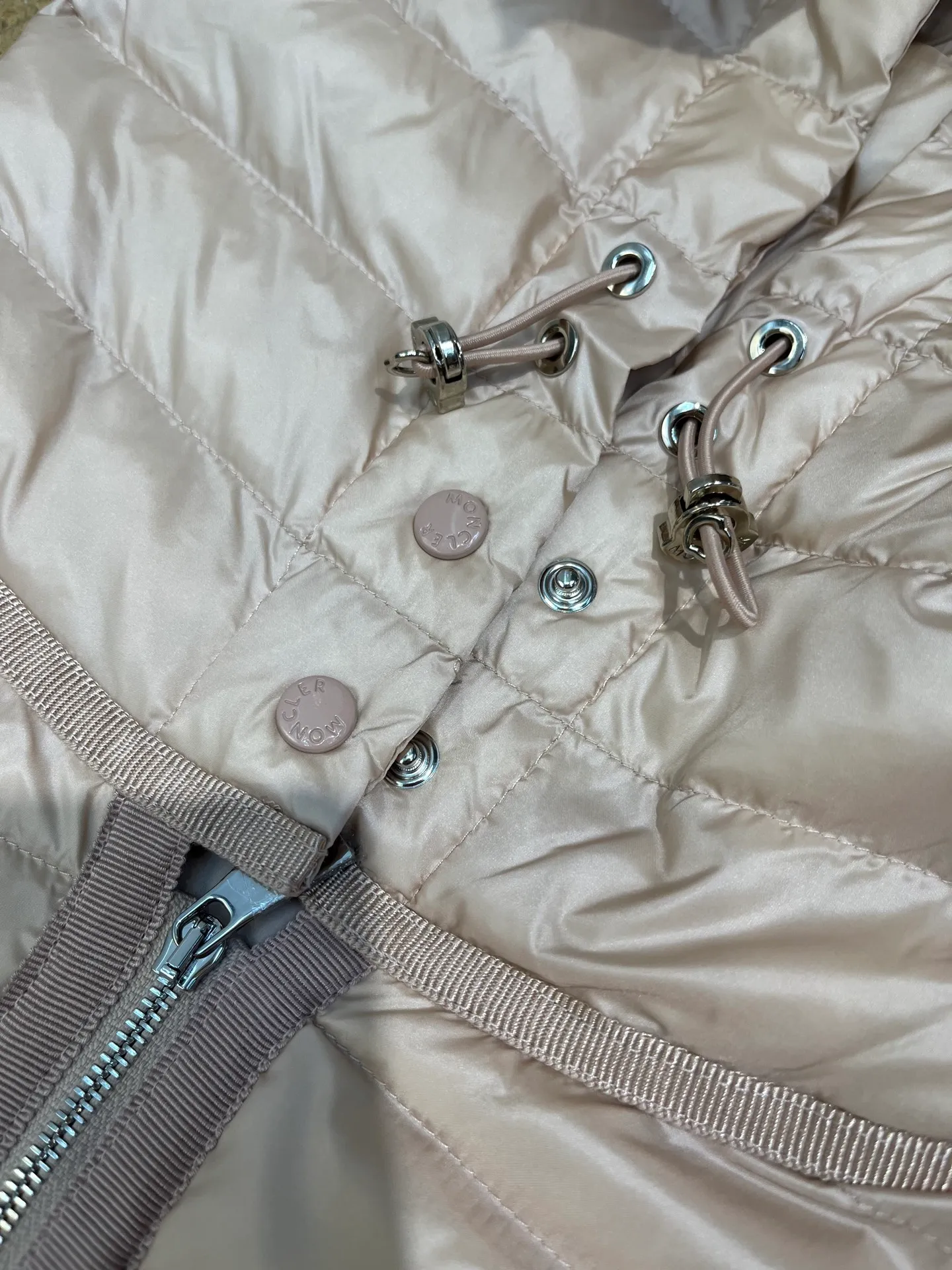 P660 moncler raie 🌟 Lightweight hooded parka down jacket with hanging effect😍 90 national standard large white duck down, 200 grams of down filling, two layers of anti-run velvet gallbladder, exquisite hardware and exquisite workmanship size: 1234