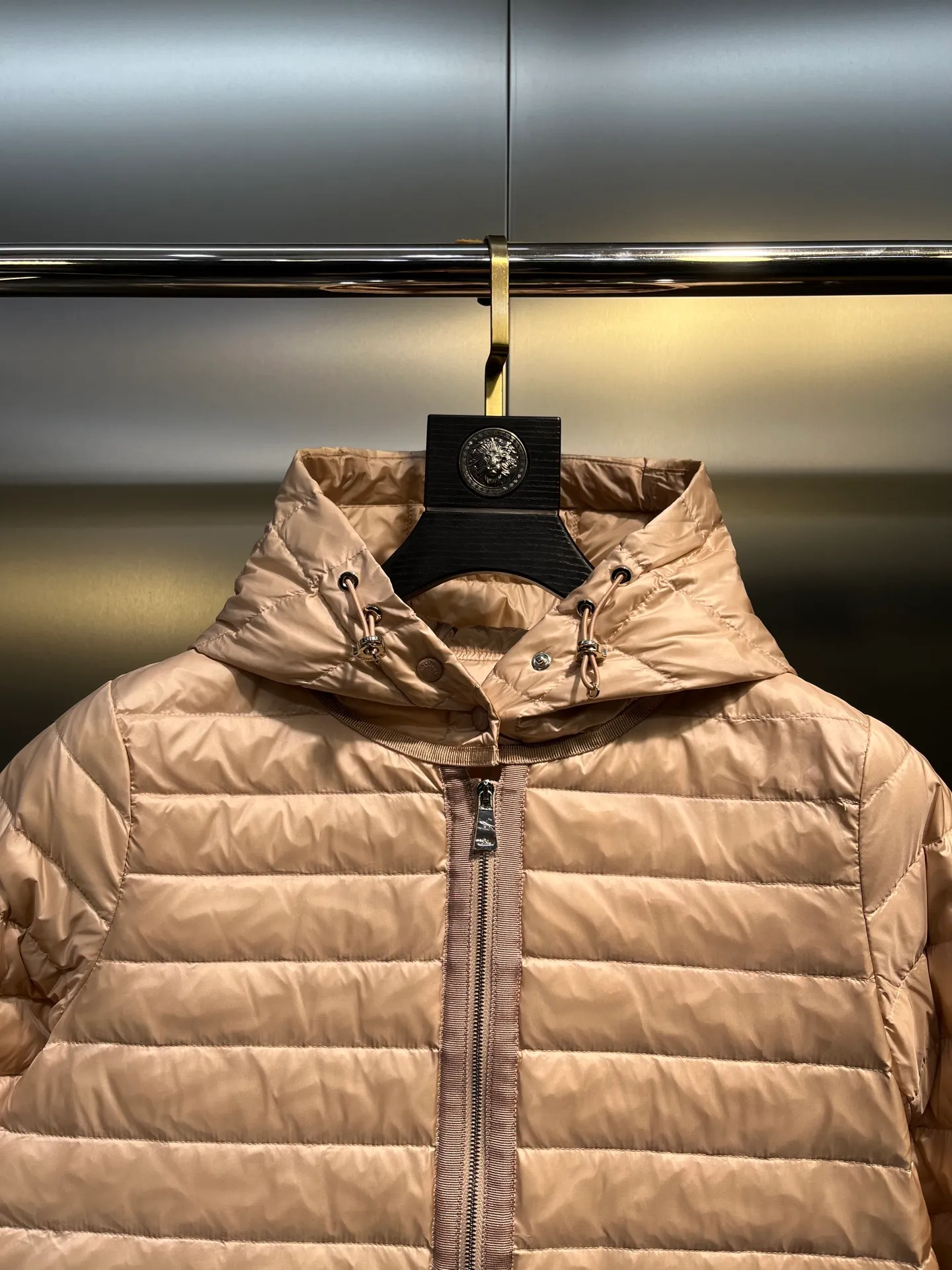 P660 moncler raie 🌟 Lightweight hooded parka down jacket with hanging effect😍 90 national standard large white duck down, 200 grams of down filling, two layers of anti-run velvet gallbladder, exquisite hardware and exquisite workmanship size: 1234