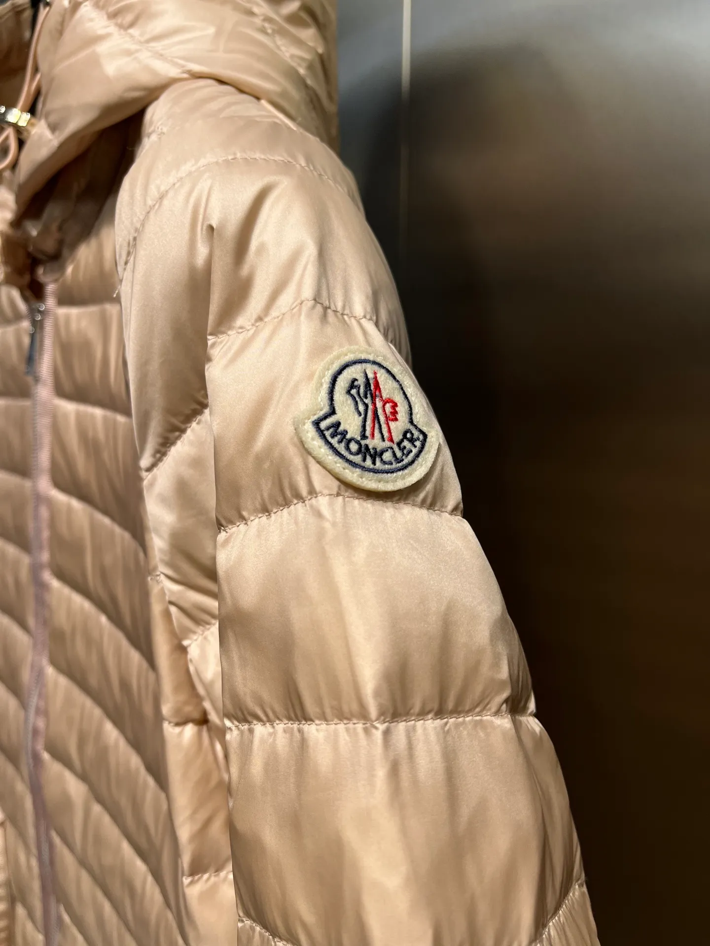 P660 moncler raie 🌟 Lightweight hooded parka down jacket with hanging effect😍 90 national standard large white duck down, 200 grams of down filling, two layers of anti-run velvet gallbladder, exquisite hardware and exquisite workmanship size: 1234