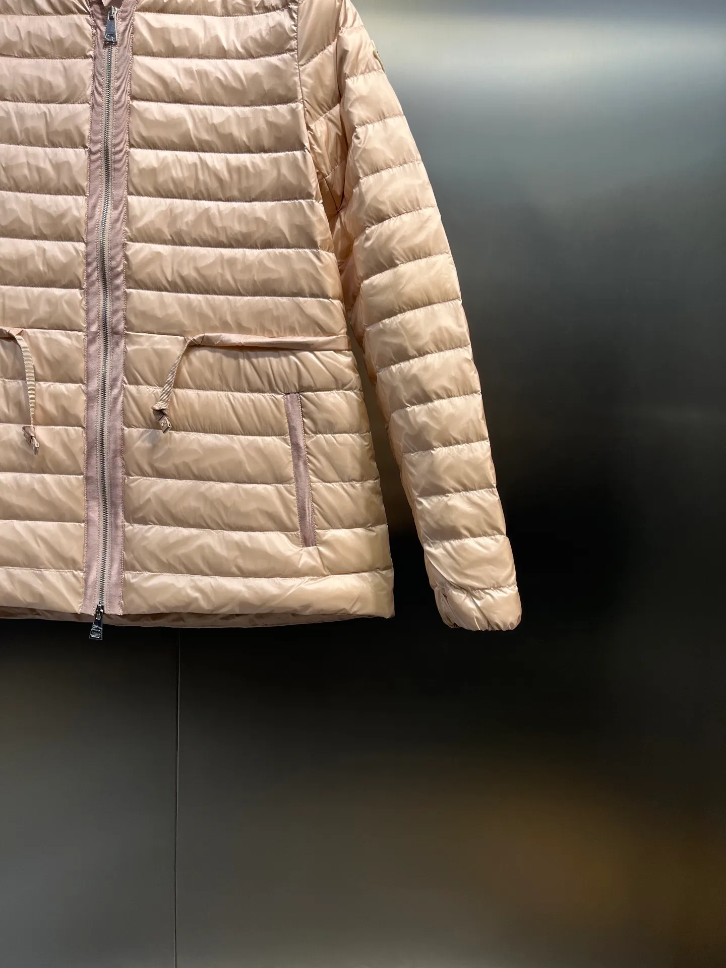 P660 moncler raie 🌟 Lightweight hooded parka down jacket with hanging effect😍 90 national standard large white duck down, 200 grams of down filling, two layers of anti-run velvet gallbladder, exquisite hardware and exquisite workmanship size: 1234