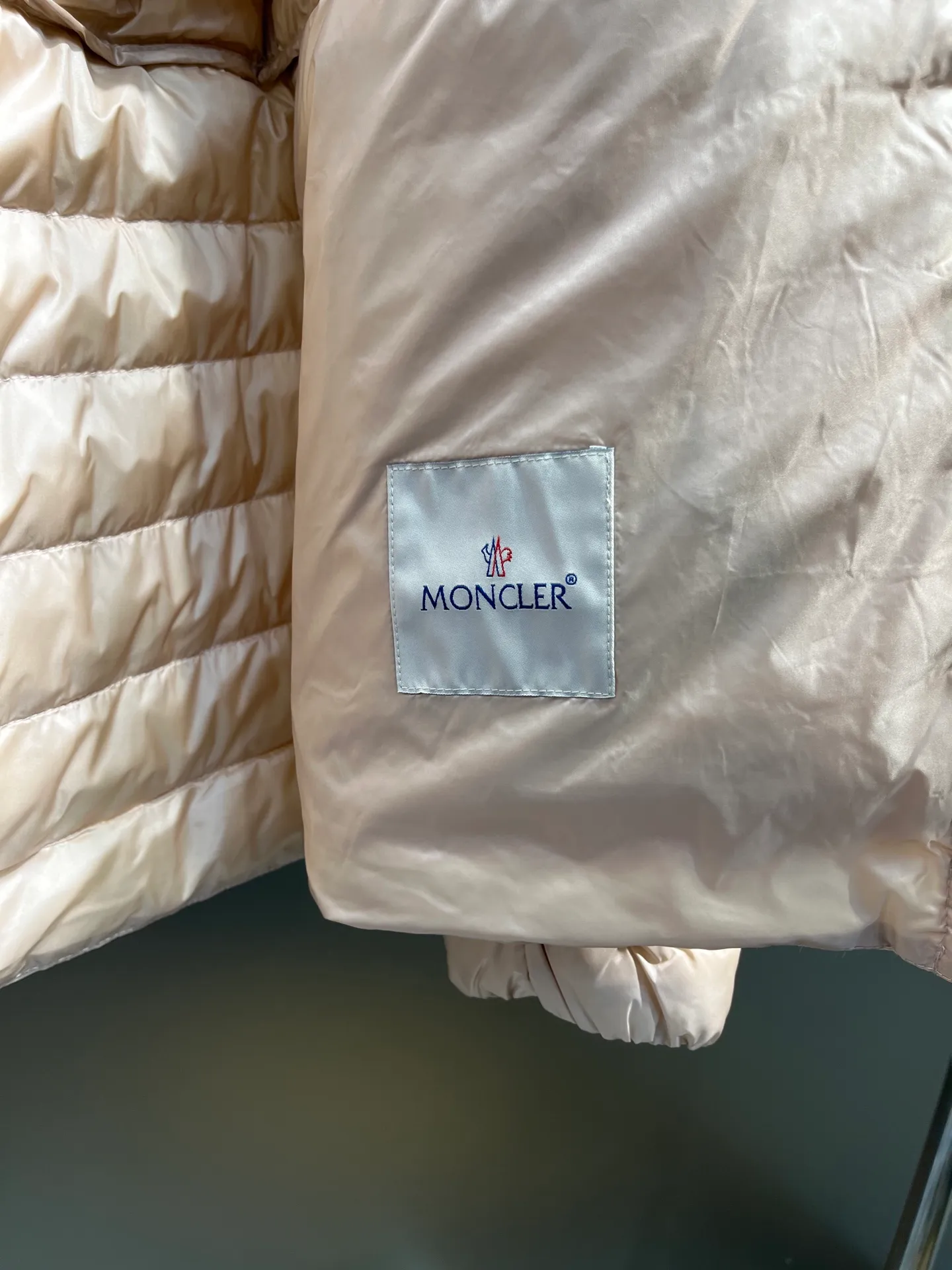 P660 moncler raie 🌟 Lightweight hooded parka down jacket with hanging effect😍 90 national standard large white duck down, 200 grams of down filling, two layers of anti-run velvet gallbladder, exquisite hardware and exquisite workmanship size: 1234