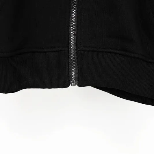 P260 Moncler 25 FW cardigan zipper sweatshirt is coming. The hooded series is convenient and practical to wear. It is exclusive and high-quality, and its texture is different from the market currency. Very cost-effective! Precision-woven terry cotton, the fabric is thick and warm. Size: M-3XL