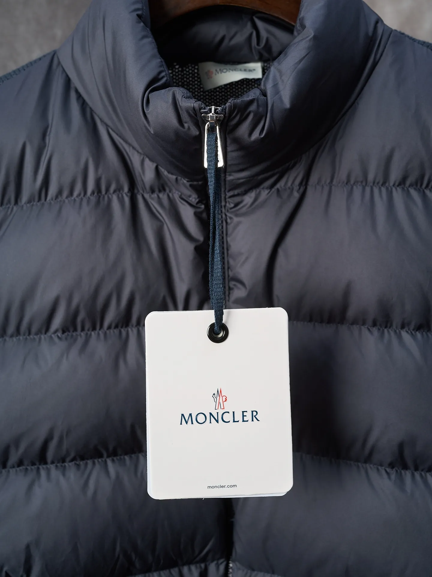 P820 ​​Actual hanging auction] Moncler/Maskled stand-up collar spliced ​​wool knitted armband striped zipper down jacket (navy blue) [Ready stock] S/1 M/2 L/3 XL/4