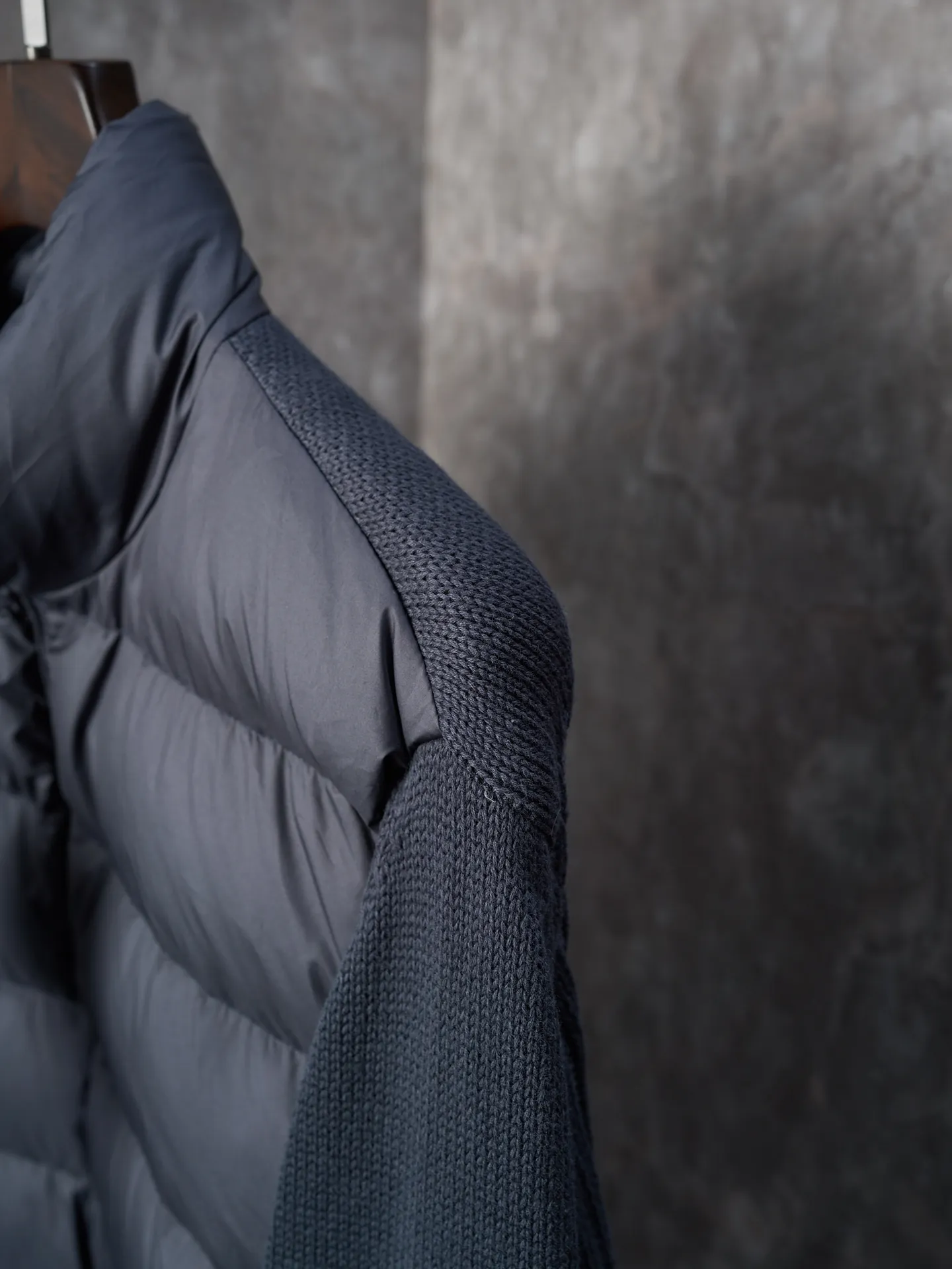 P820 ​​Actual hanging auction] Moncler/Maskled stand-up collar spliced ​​wool knitted armband striped zipper down jacket (navy blue) [Ready stock] S/1 M/2 L/3 XL/4