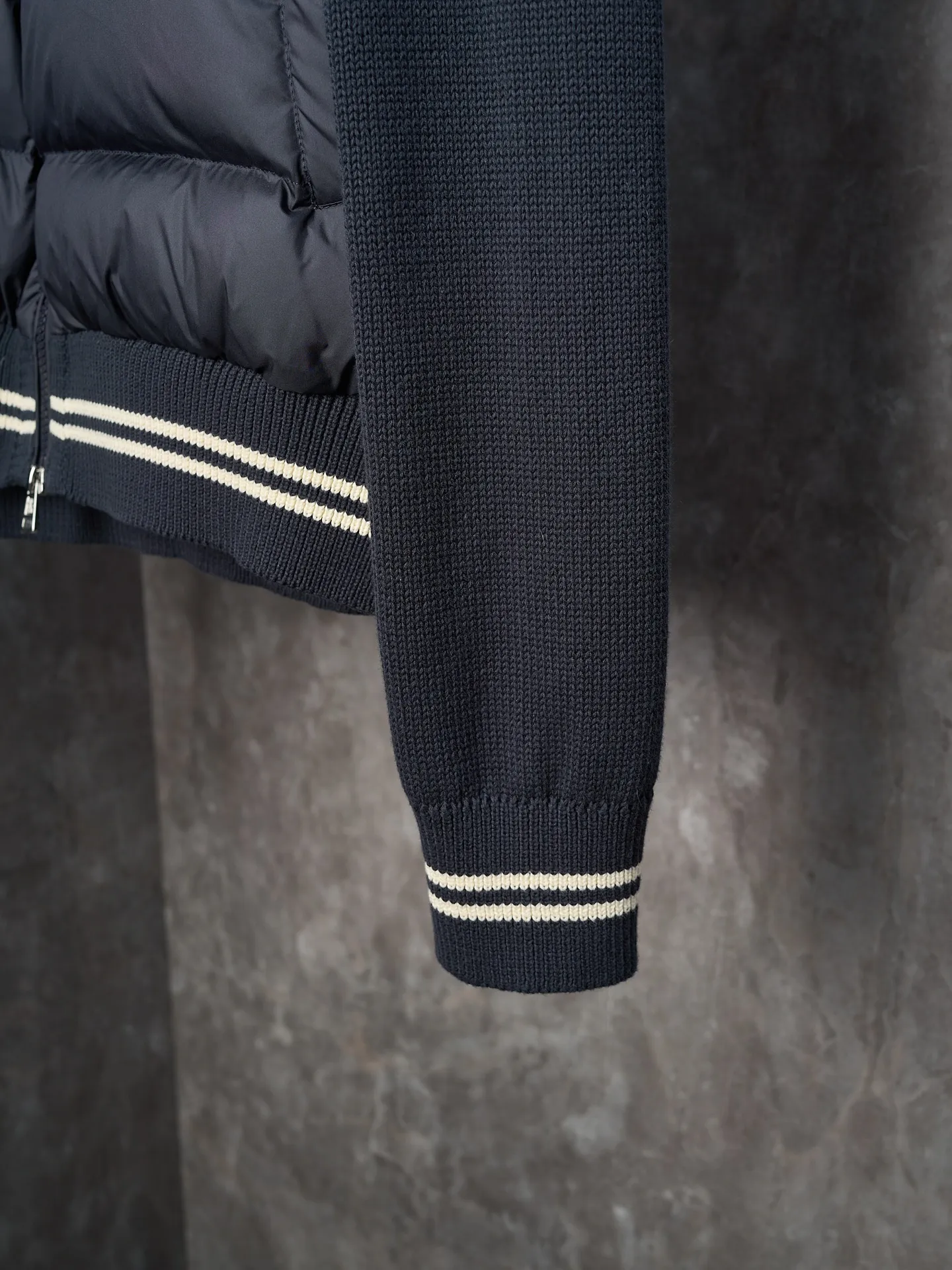 P820 ​​Actual hanging auction] Moncler/Maskled stand-up collar spliced ​​wool knitted armband striped zipper down jacket (navy blue) [Ready stock] S/1 M/2 L/3 XL/4