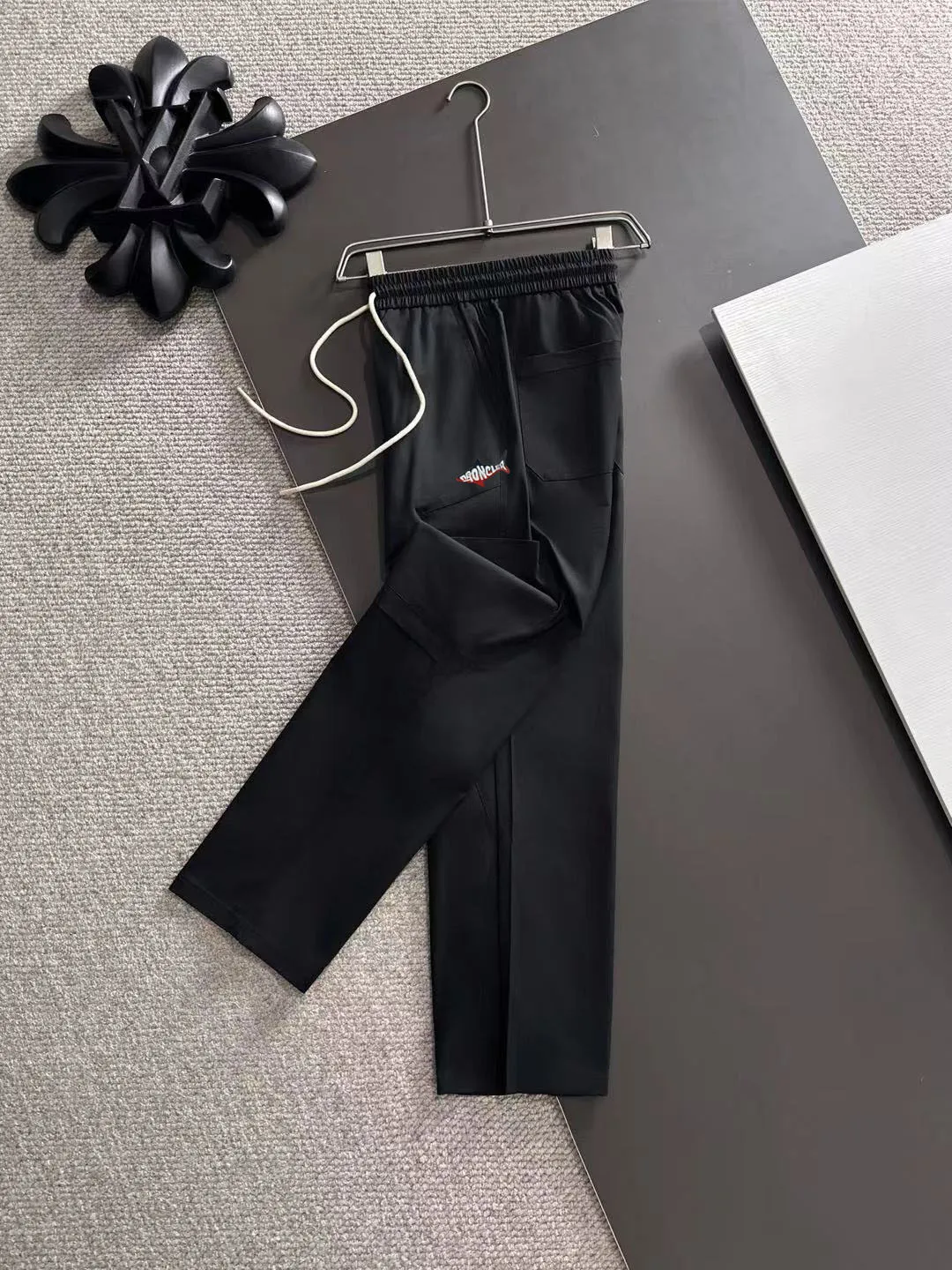 Next day shipment P360 MONCLER/Mongoose Exclusive first release of 25ss autumn and winter new high-quality trousers Compare real-life details at will A perfect choice for autumn and winter, a must-have item. Sizes: M to 3XL (please state your height and weight when placing an order)