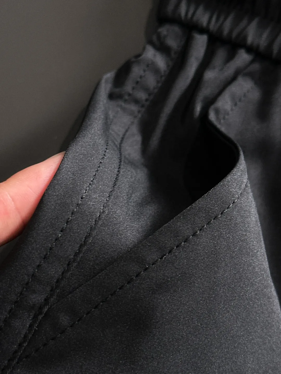 Next day shipment P360 MONCLER/Mongoose Exclusive first release of 25ss autumn and winter new high-quality trousers Compare real-life details at will A perfect choice for autumn and winter, a must-have item. Sizes: M to 3XL (please state your height and weight when placing an order)