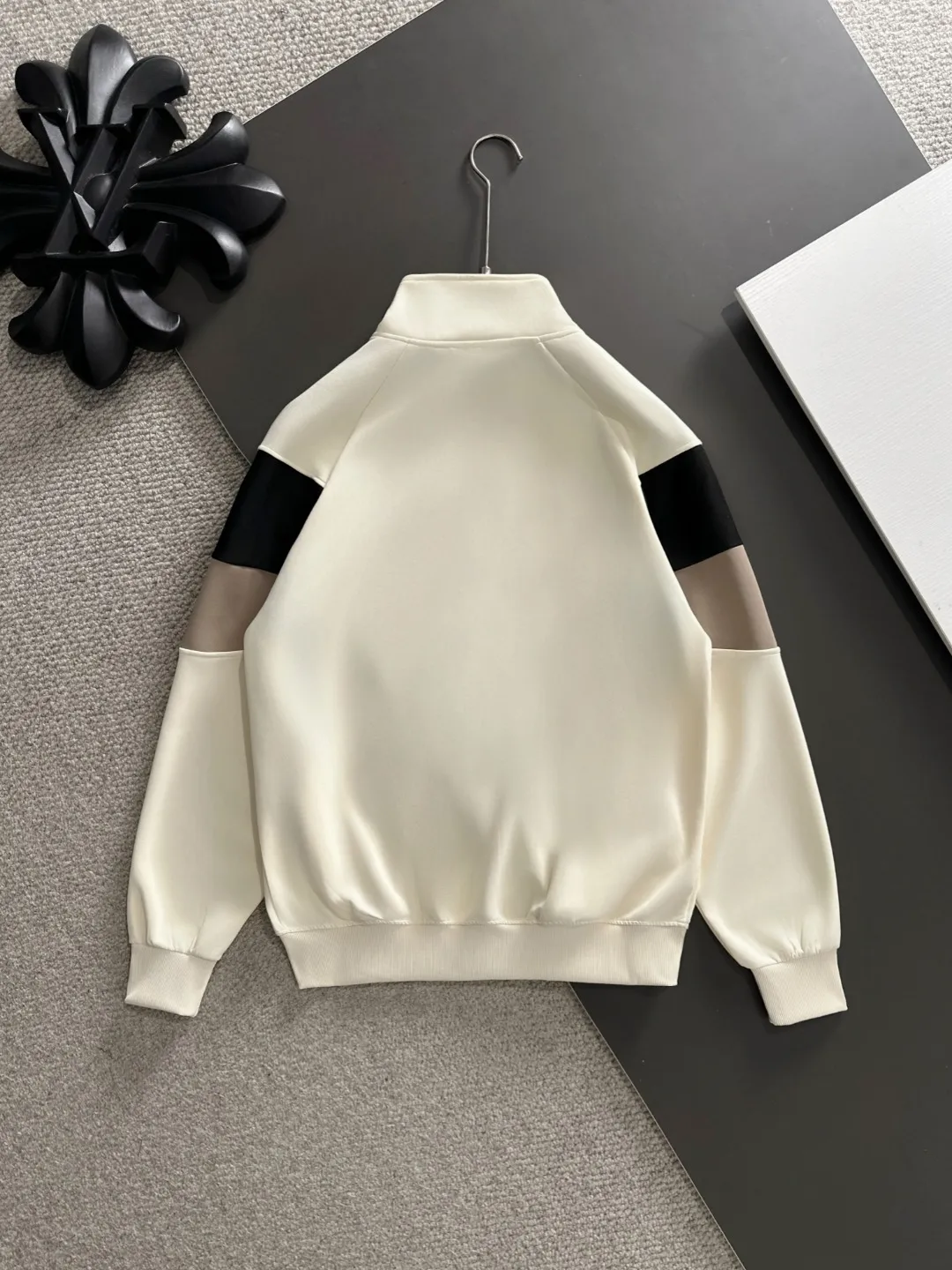 Next day shipping P720 MONCLER/Mongolian high quality 2025 autumn and winter new casual heavy industry suit exclusively developed by yb! High quality production! The top version of the trading company channel order, external orders for imported custom fabrics, high breathability and comfort, impeccable details, absolutely worth buying! This type of suit is also a must-have for lazy people. You don’t have to think about how to match it, you can just get it in one set! Brand element design concept, delicate and soft feel! It presents a casual cut and the upper body shape is great! On sale simultaneously on the official website! From a high-end men's positioning brand, the low-key luxury taste is irresistible! Exquisite workmanship and impeccable quality! The overall style is simple, fashionable and timeless, fully meeting the requirements of stylish and tasteful dressing! Size: M to 4XL (or state your height and weight when placing an order)