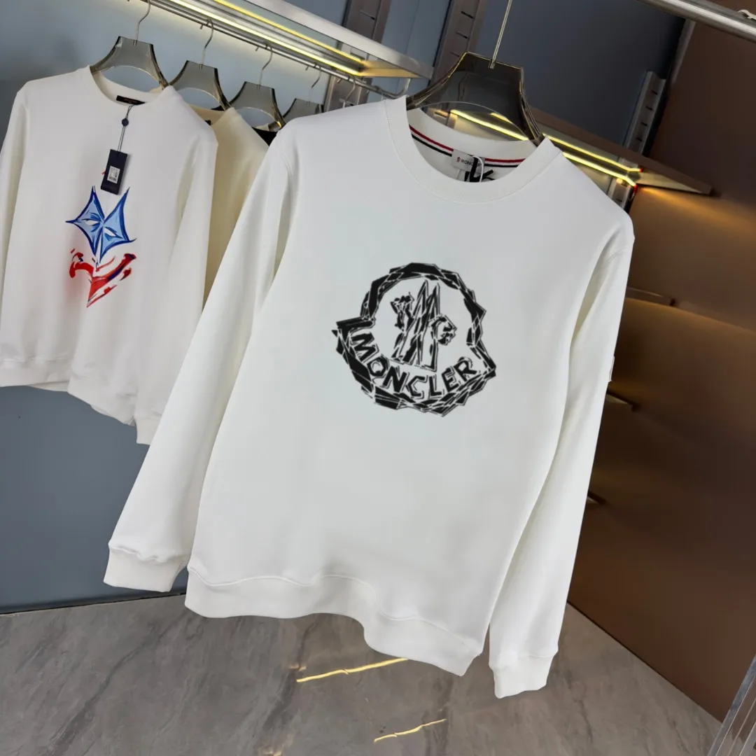 P210 High-version sweatshirt) [Long-term stock] 〖𝐌𝐎𝐍𝐂𝐋𝐄𝐑~Mask〗 Made of 440g heavy-weight fabric. It is different from the market currency. It can be matched with any variety and is properly handsome. 😎The whole dress is made of double waistcoats. The double waistcoats make the whole dress more three-dimensional. Not ordinary factories can do such fine work. 2025 Spring runway version of the T stage, on sale at the counter, round neck terry sweatshirt, high-end double-strand pure cotton, custom-made stretch ribs, dyed in the same vat, complete with three standards, matched with exquisite embroidered LOGO on the chest, simple and advanced, same style for men and women. Color: black, apricot, white, size: S M L XL 2XL