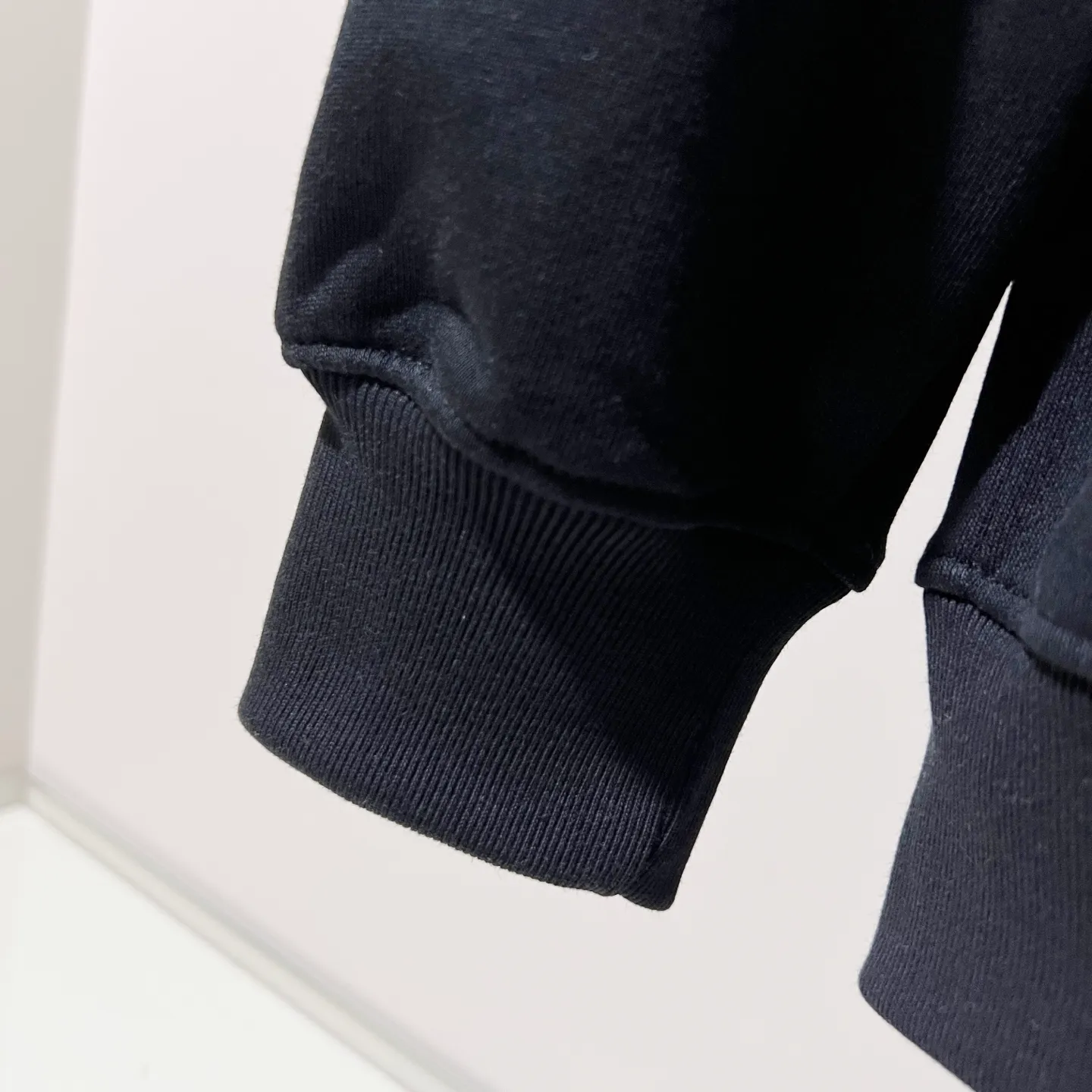 P220 MONCLER/Mask 420g pure cotton round neck sweatshirt, flocked printed letter LOGO, arm nylon chapter pocket logo, official synchronization, high version, high quality, fashionable personality, versatile trend, pure original quality, original fabric, tag, collar label, washed wheat, complete three standards, color: black, apricot, light green. Size: XS-L