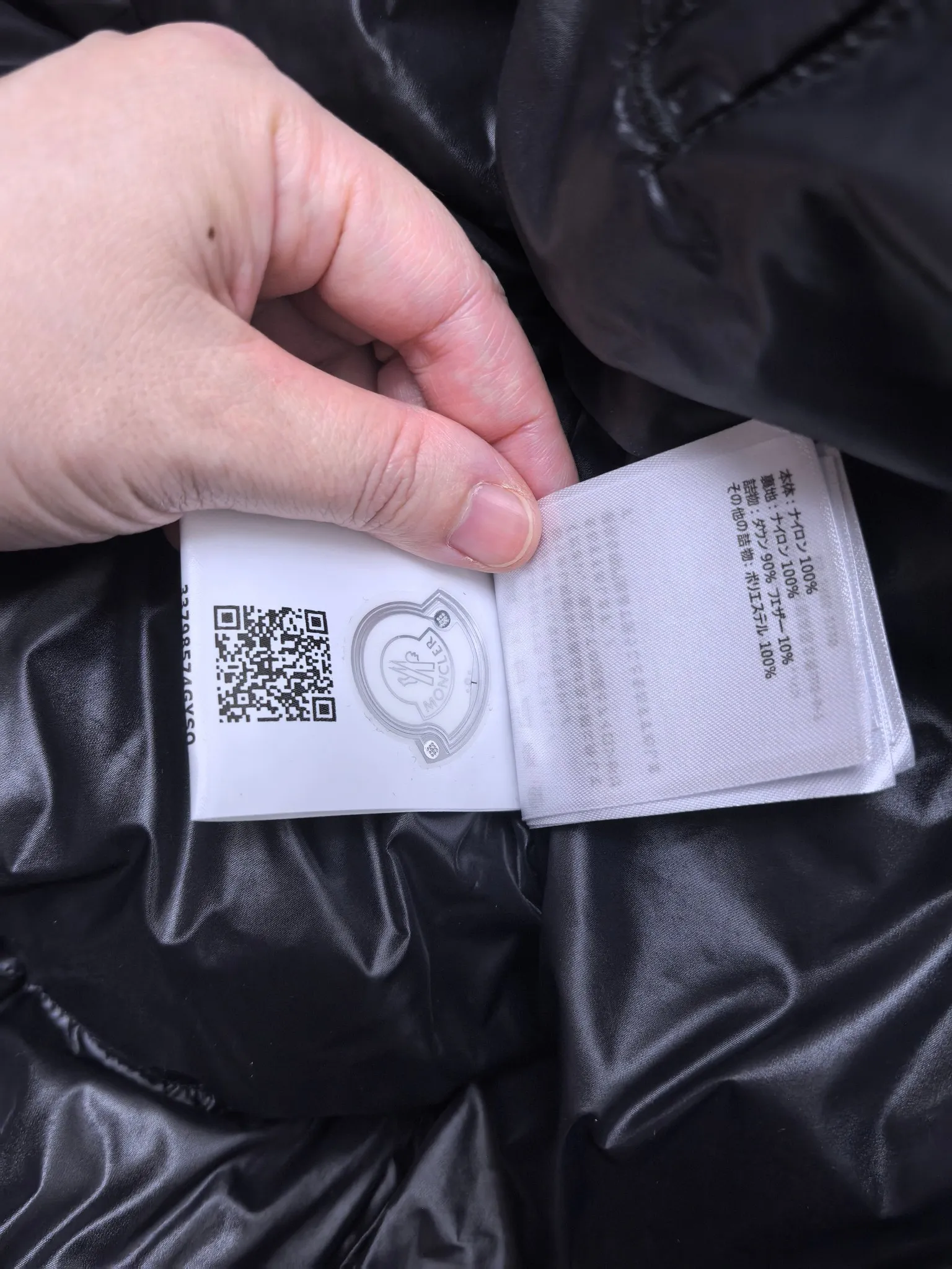P1100 ❤️MONCLER ALYX joint series black down jacket. The inside is filled with white duck down, which is very warm; the outside is made of the same glossy material as maya, and it is more fashionable with the ALYX lock buckle. Same style for men and women, sizes 1 2 3 4 5