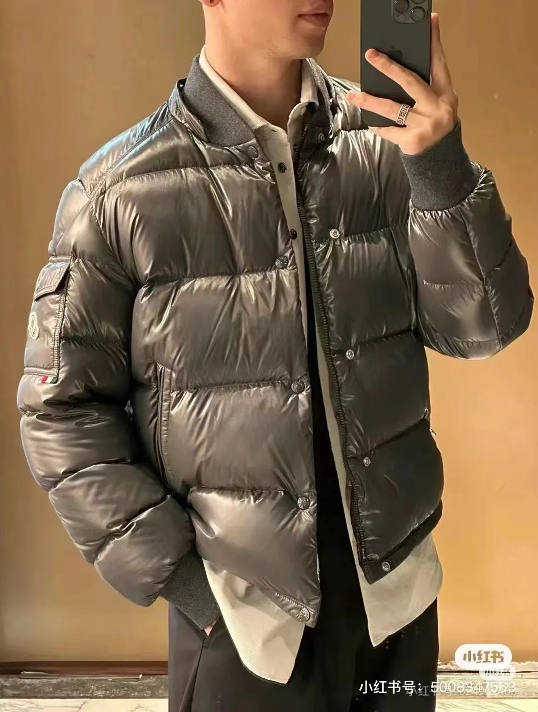 P920 [Top version] MONCLER/Mongolian, 2024ss latest classic autumn and winter down jacket #The highest version on the market 1:1 replica developed from the original board Fabric: Made of heavy industry top 90 white duck down, full and fluffy The hardware accessories are all imported original customization. Full of thickness The texture is different from market products Can be compared at the counter Highly restored Same style for men and women Counter synchronization Code number: 1 2 3 4 5