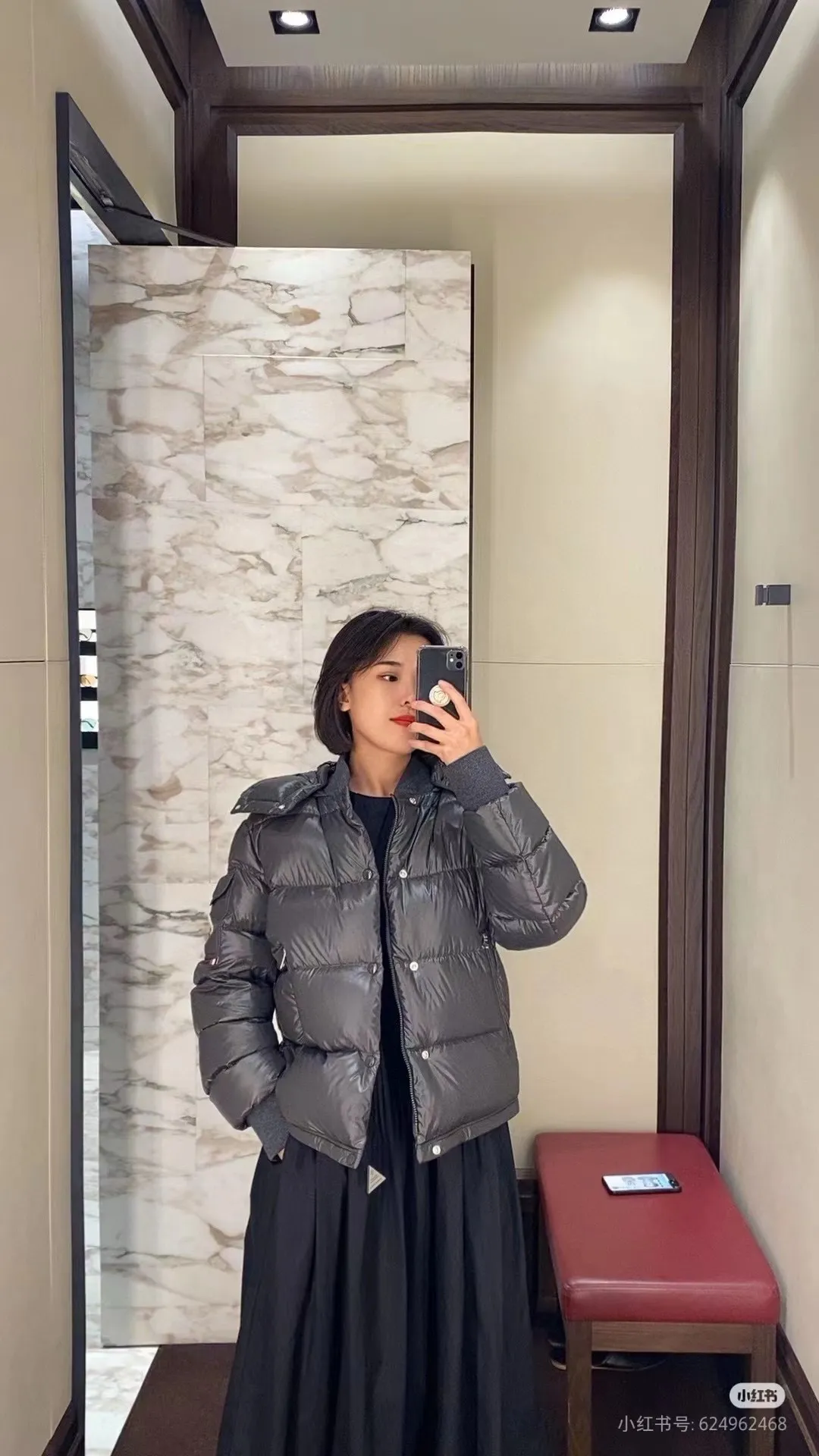P920 [Top version] MONCLER/Mongolian, 2024ss latest classic autumn and winter down jacket #The highest version on the market 1:1 replica developed from the original board Fabric: Made of heavy industry top 90 white duck down, full and fluffy The hardware accessories are all imported original customization. Full of thickness The texture is different from market products Can be compared at the counter Highly restored Same style for men and women Counter synchronization Code number: 1 2 3 4 5