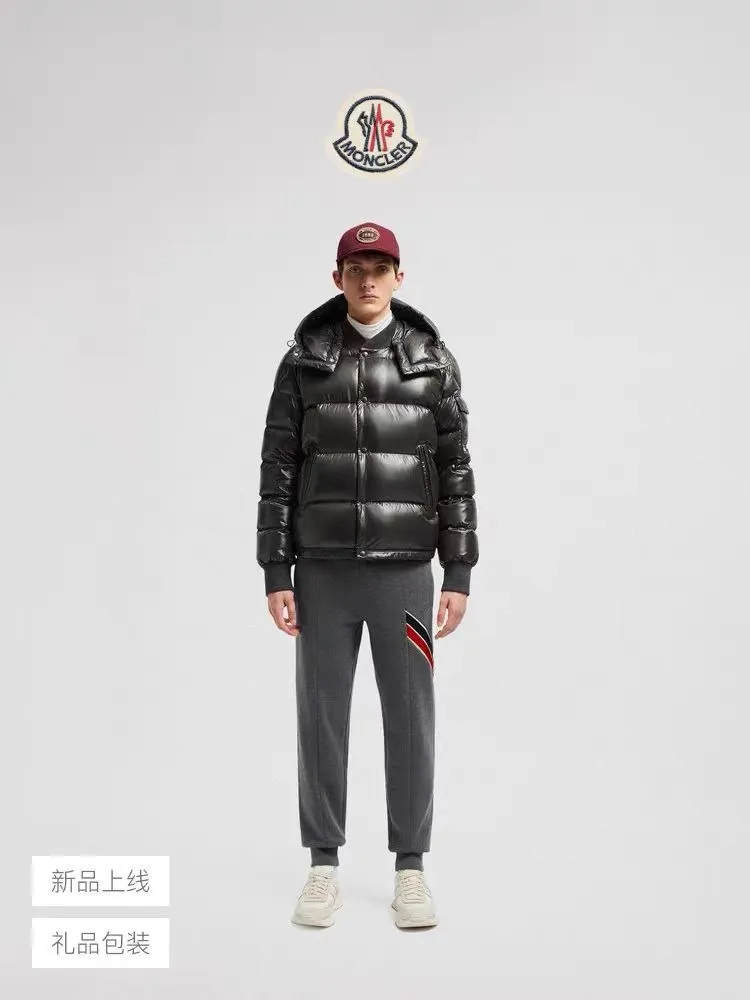 P920 [Top version] MONCLER/Mongolian, 2024ss latest classic autumn and winter down jacket #The highest version on the market 1:1 replica developed from the original board Fabric: Made of heavy industry top 90 white duck down, full and fluffy The hardware accessories are all imported original customization. Full of thickness The texture is different from market products Can be compared at the counter Highly restored Same style for men and women Counter synchronization Code number: 1 2 3 4 5