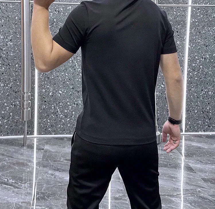 P140 Original men's casual short-sleeved T-shirt from the brand [MONCLER] (Good News for Fat People), new product for the spring and summer of 2025, customized with top-notch logo craftsmanship on the chest, matching details throughout the piece, top-notch quality and tailoring design, customized imported mercerized cotton fabric! Full of style, the color scheme is light and versatile. M-5XL (wear up to 220 pounds)