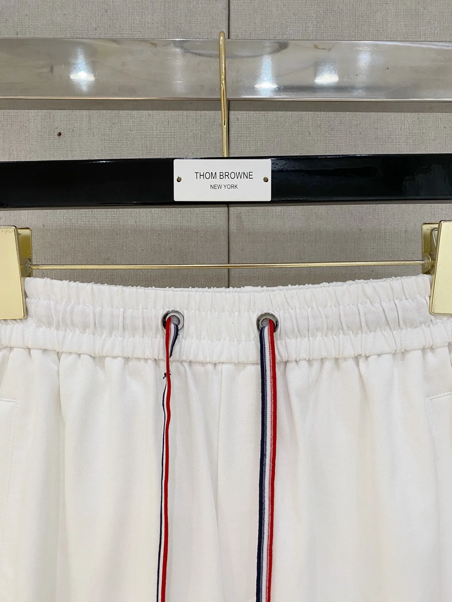 P560 Brand [MONCLER Mouth Covered] 2025 round neck short-sleeved shorts suit. The pure cotton fabric upper body will not be stuffy, the smooth and comfortable skin-friendly effect is more breathable, the fabric has its own texture, classic logo technology, a new interpretation from a unique angle, the first choice for fashion and versatility! Size: M-3XL (maximum wear: 190 pounds)