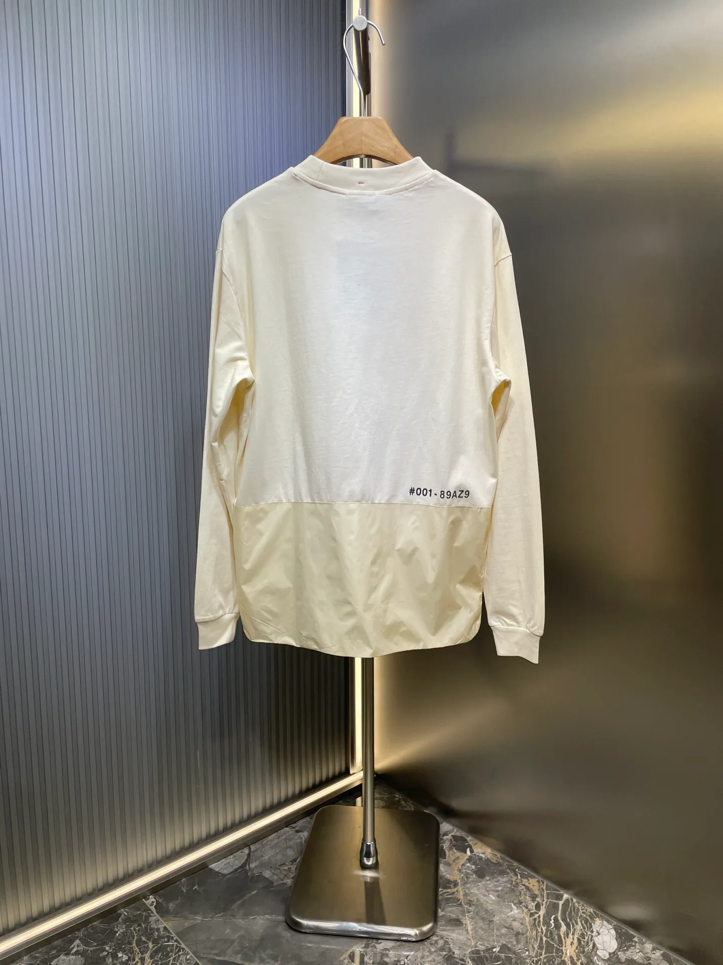 P350 MONCLER round neck logo long-sleeved cotton T-shirt purchased and developed for 4400, 230g double-strand combed cotton, 1*1 rib, high temperature heat transfer, fabric splicing, fabric enzyme washing, customized 1:1 webbing, customized 1:1 trademark, loose fit size: S M L XL