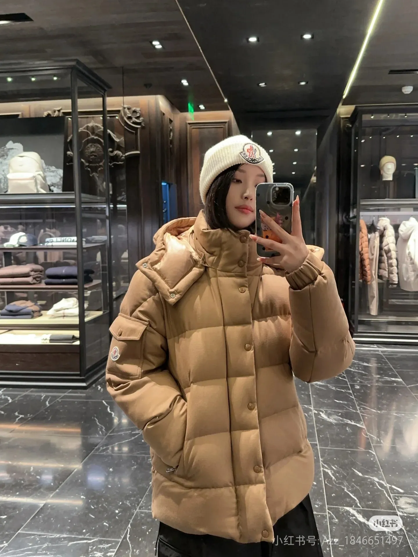 P880 Moncler. Vezere. The same classic style as 70 matte. Upgraded wool fabric and new Maillard dark brown color. Size 12345