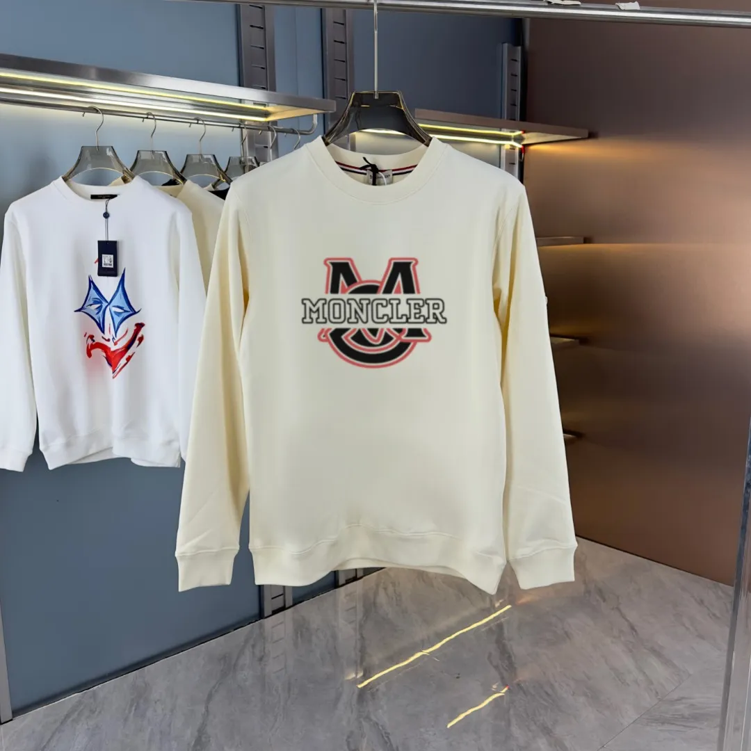 P210 High-version sweatshirt) [Long-term stock] 〖𝐌𝐎𝐍𝐂𝐋𝐄𝐑~Mask〗 Made of 440g heavy-weight fabric. It is different from the market currency. It can be matched with any variety and is properly handsome. 😎The whole dress is made of double waistcoats. The double waistcoats make the whole dress more three-dimensional. Not ordinary factories can do such fine work. 2025 Spring runway version of the T stage, on sale at the counter, round neck terry sweatshirt, high-end double-strand pure cotton, custom-made stretch ribs, dyed in the same vat, complete with three standards, matched with exquisite embroidered LOGO on the chest, simple and advanced, same style for men and women. Color: black, apricot, white, size: S M L XL 2XL