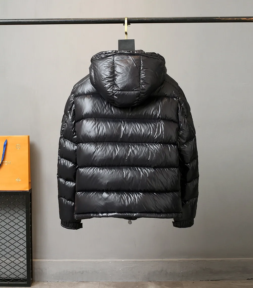 P720. 💎Highest quality💎 New Mayan style muzzle down jacket, versatile and evergreen, the same style as Eason Chan, Moncler, a famous brand of outdoor sports equipment in France, the original hot-selling down jacket, the same style as celebrities, national standard 90 white duck down, extra large filling, super warm, lining is anti-drilling velvet and lint-proof, detachable hood, ultra-light and feels super good, comfortable to wear, authentic craftsmanship details are in place The upper body effect is super good, black with gray lining is a classic and versatile style, a must-have item for everyone! Color: black Code number: 1 2 3 4 5 6