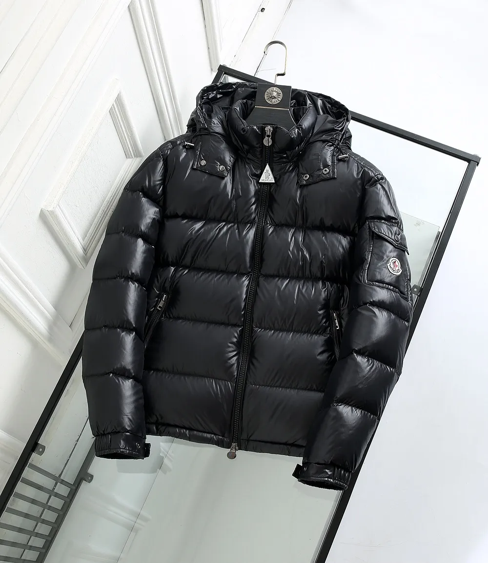 P720. 💎Highest quality💎 New Mayan style muzzle down jacket, versatile and evergreen, the same style as Eason Chan, Moncler, a famous brand of outdoor sports equipment in France, the original hot-selling down jacket, the same style as celebrities, national standard 90 white duck down, extra large filling, super warm, lining is anti-drilling velvet and lint-proof, detachable hood, ultra-light and feels super good, comfortable to wear, authentic craftsmanship details are in place The upper body effect is super good, black with gray lining is a classic and versatile style, a must-have item for everyone! Color: black Code number: 1 2 3 4 5 6
