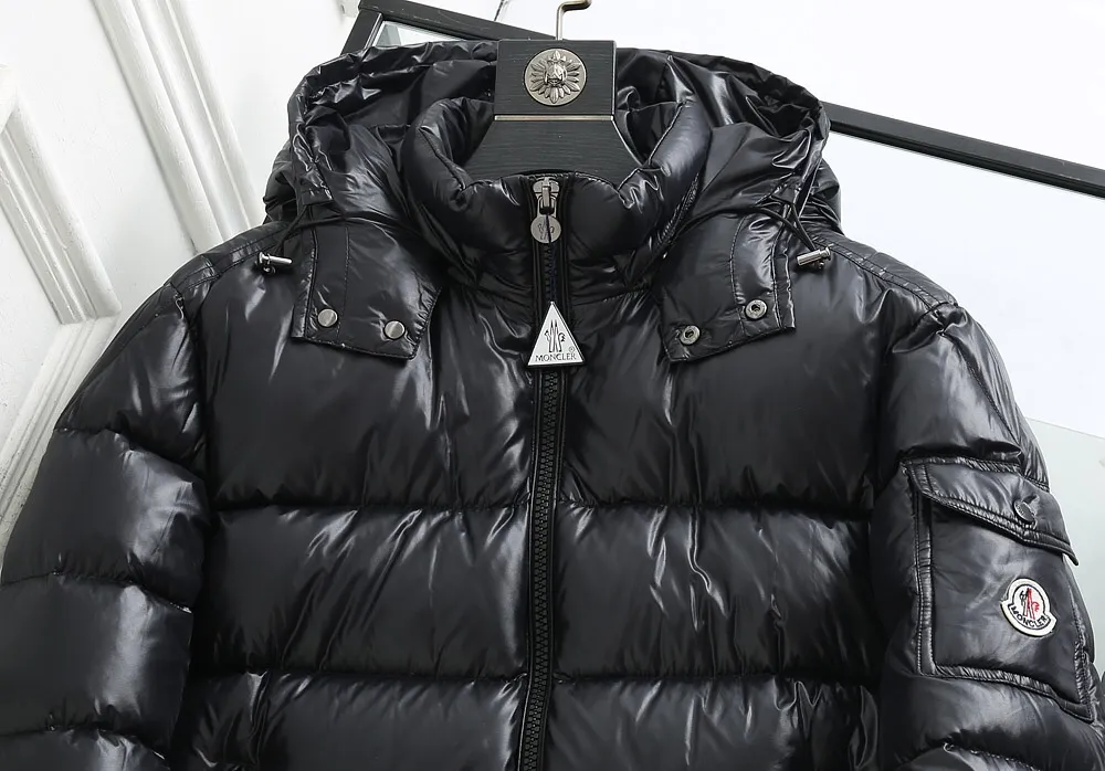 P720. 💎Highest quality💎 New Mayan style muzzle down jacket, versatile and evergreen, the same style as Eason Chan, Moncler, a famous brand of outdoor sports equipment in France, the original hot-selling down jacket, the same style as celebrities, national standard 90 white duck down, extra large filling, super warm, lining is anti-drilling velvet and lint-proof, detachable hood, ultra-light and feels super good, comfortable to wear, authentic craftsmanship details are in place The upper body effect is super good, black with gray lining is a classic and versatile style, a must-have item for everyone! Color: black Code number: 1 2 3 4 5 6
