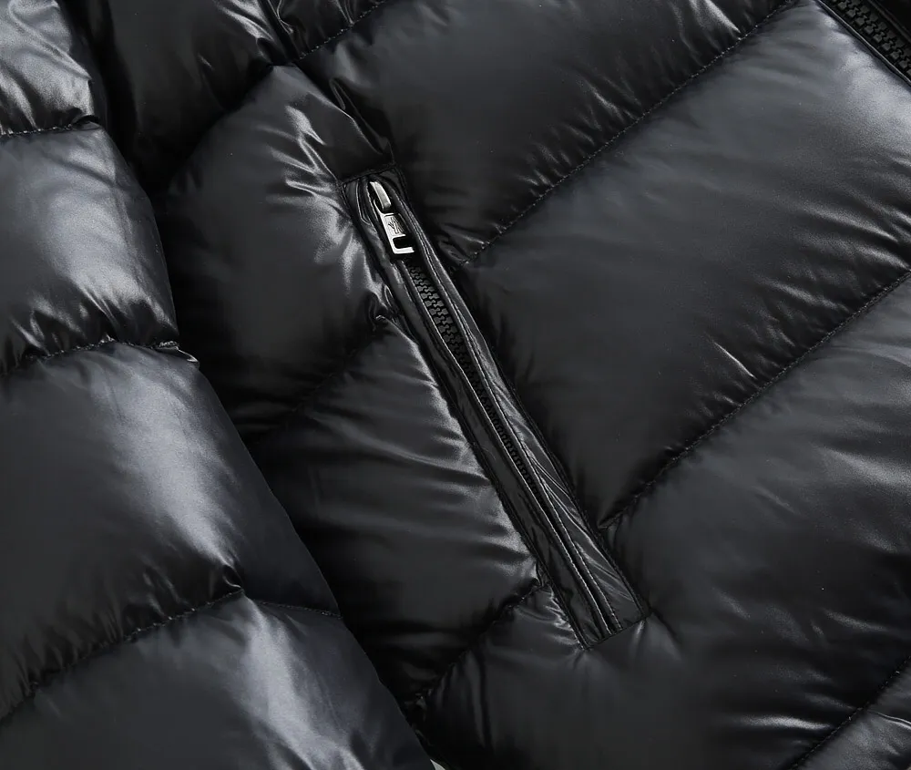 P720. 💎Highest quality💎 New Mayan style muzzle down jacket, versatile and evergreen, the same style as Eason Chan, Moncler, a famous brand of outdoor sports equipment in France, the original hot-selling down jacket, the same style as celebrities, national standard 90 white duck down, extra large filling, super warm, lining is anti-drilling velvet and lint-proof, detachable hood, ultra-light and feels super good, comfortable to wear, authentic craftsmanship details are in place The upper body effect is super good, black with gray lining is a classic and versatile style, a must-have item for everyone! Color: black Code number: 1 2 3 4 5 6