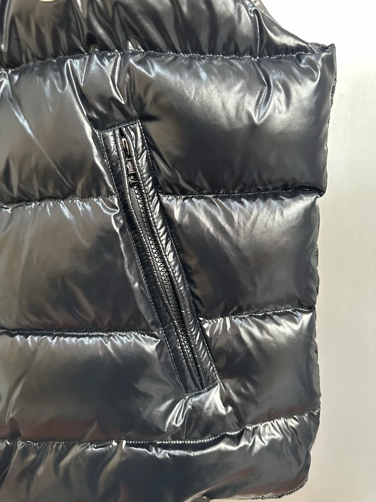 P680 💰Moncler/moncler/muzzle/down jacket/thick vest/classic Tibb down vest 2021 new national standard 95 plain white duck down has passed the inspection (reprint and change to 90). Very little feather bone. Silk. Cut it to pieces. Customized nylon calendered fabric (nylon). High-tech precision wiring. Every line is straight. Original No. 10 front chest chain. Original hardware buttons with logo, dual-chip sensor: washable mark/cashmere label, contains 400 double-layer coated gallbladder anti-velvet sleeves, pure cashmere original customization, top-quality embroidery, real cashmere, cashmere label closest to the genuine product (rejecting fake cashmere/anti-cashmere at first glance) Color: black Size: 1-5 yards (80-180 pounds)