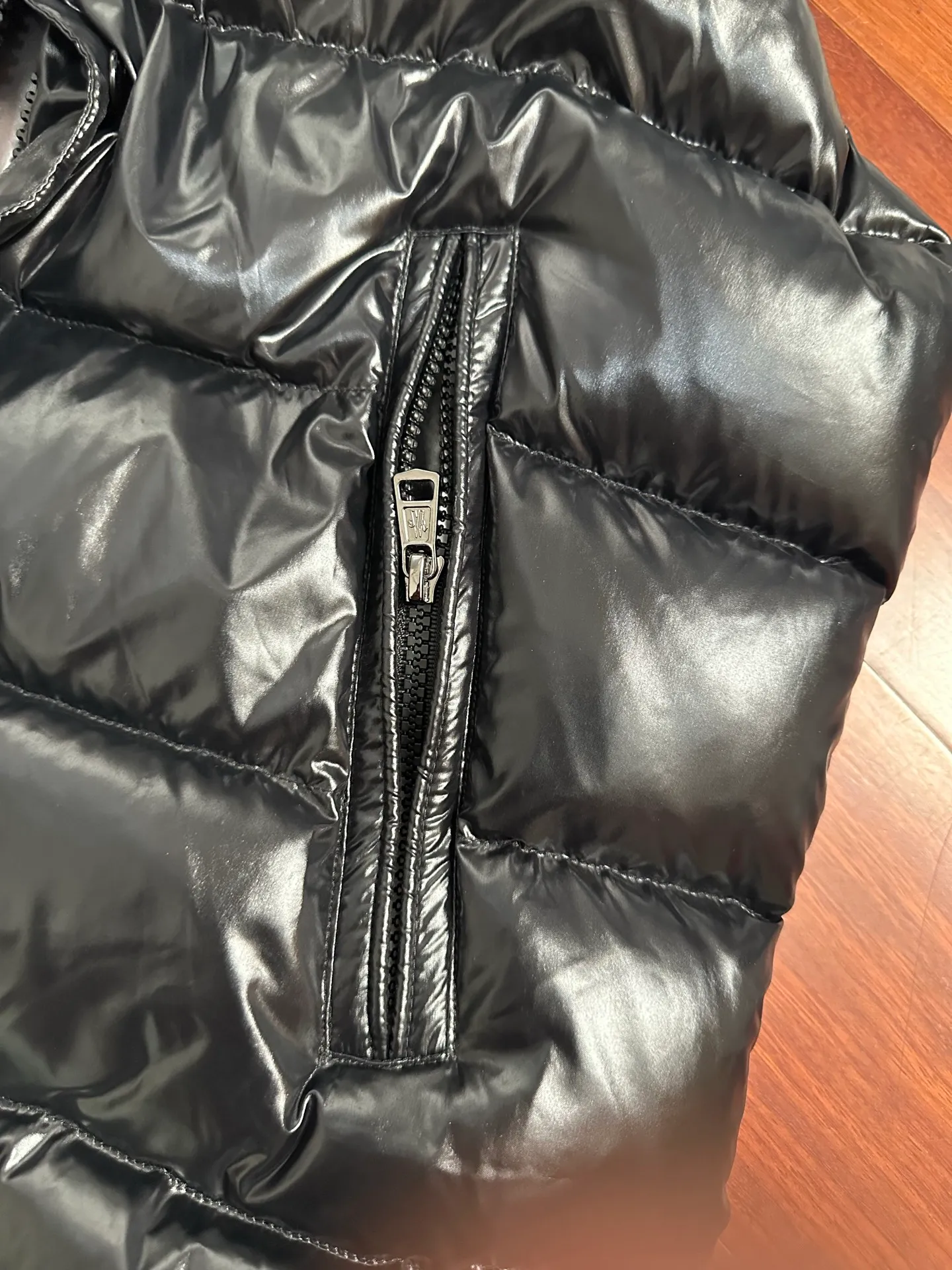 P680 💰Moncler/moncler/muzzle/down jacket/thick vest/classic Tibb down vest 2021 new national standard 95 plain white duck down has passed the inspection (reprint and change to 90). Very little feather bone. Silk. Cut it to pieces. Customized nylon calendered fabric (nylon). High-tech precision wiring. Every line is straight. Original No. 10 front chest chain. Original hardware buttons with logo, dual-chip sensor: washable mark/cashmere label, contains 400 double-layer coated gallbladder anti-velvet sleeves, pure cashmere original customization, top-quality embroidery, real cashmere, cashmere label closest to the genuine product (rejecting fake cashmere/anti-cashmere at first glance) Color: black Size: 1-5 yards (80-180 pounds)